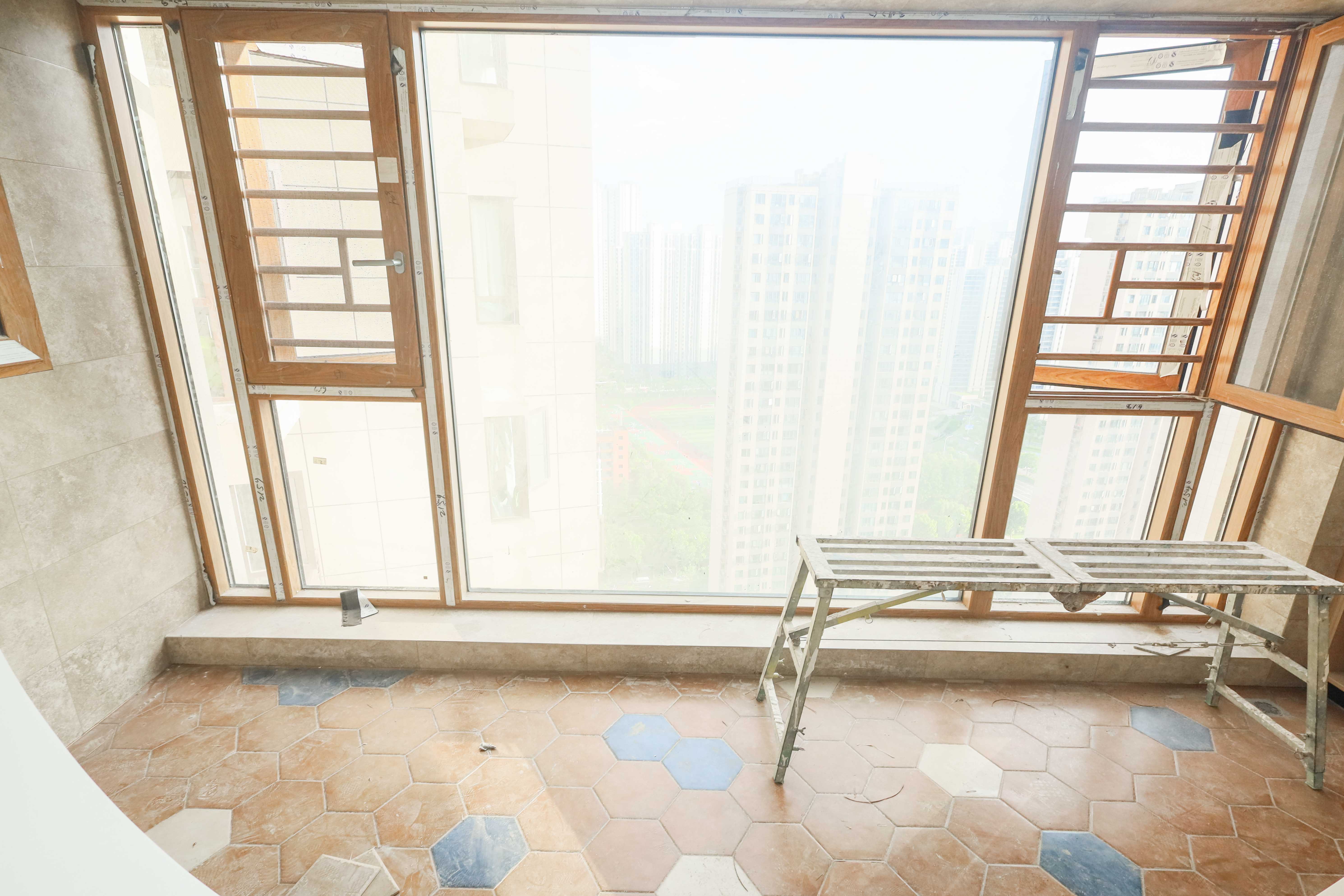 中国铁建梅溪青秀三期  4室2厅2卫   227.00万阳台