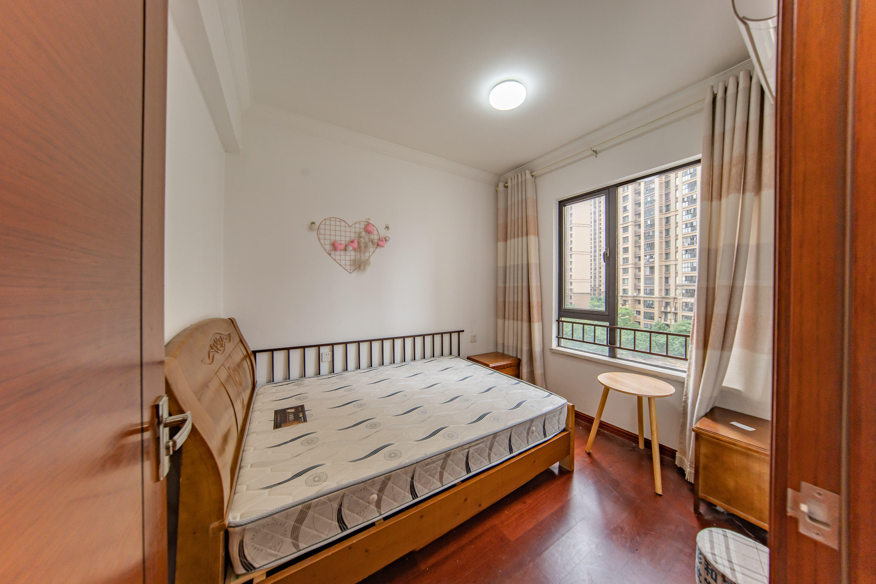 中海国际五期  4室2厅2卫    122.0万 中海国际五期  4室2厅2卫    122.0万卧室