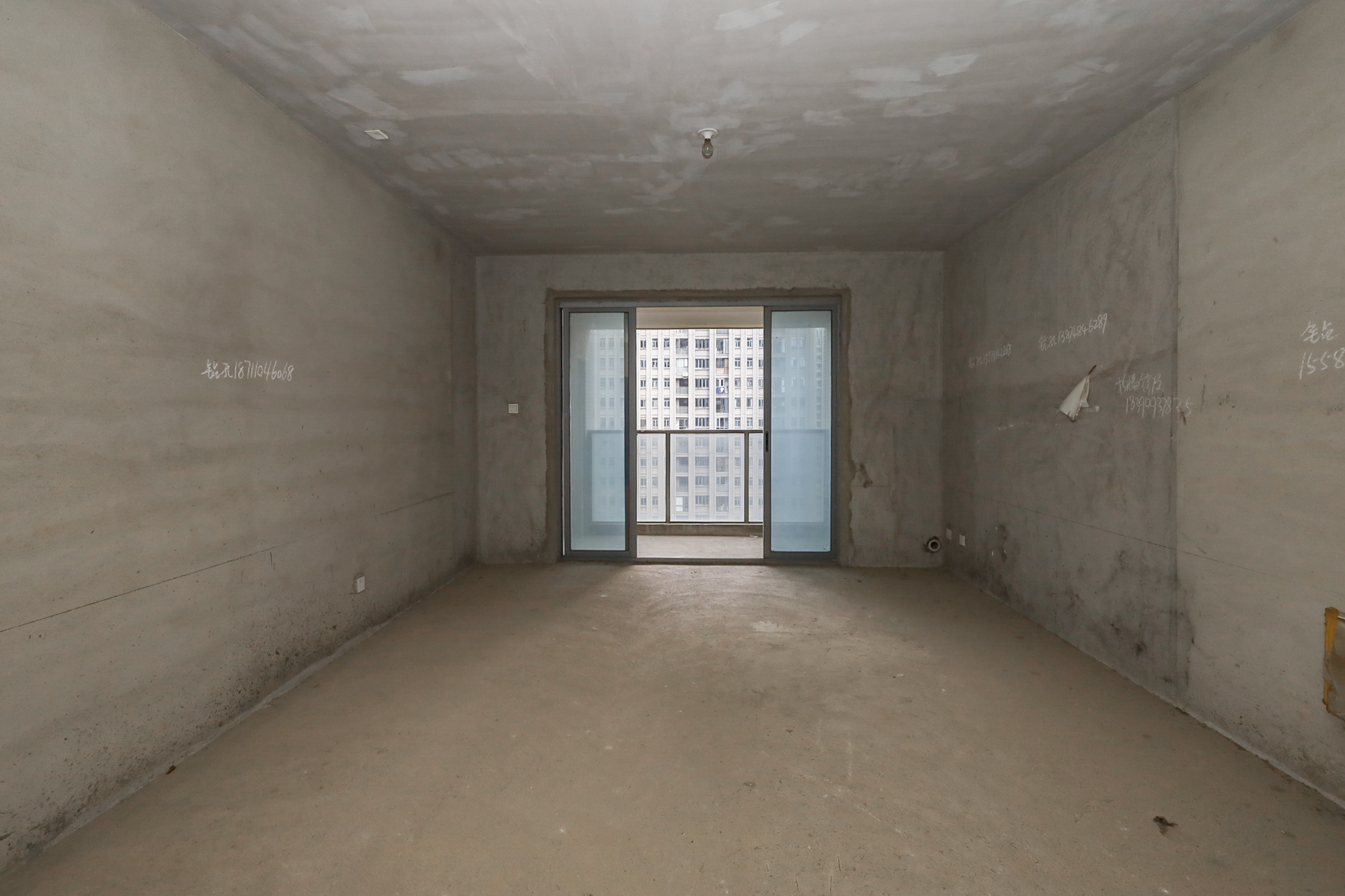 八方小区C区  3室2厅2卫    350.0万 八方小区C区  3室2厅2卫    350.0万客厅