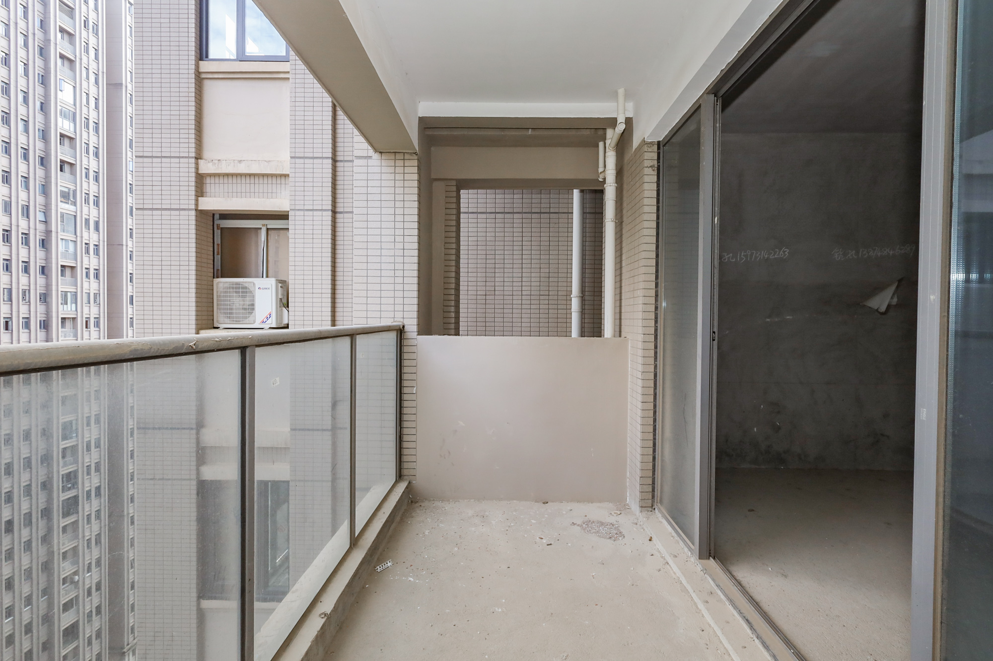 八方小区C区  3室2厅2卫    350.0万 八方小区C区  3室2厅2卫    350.0万阳台