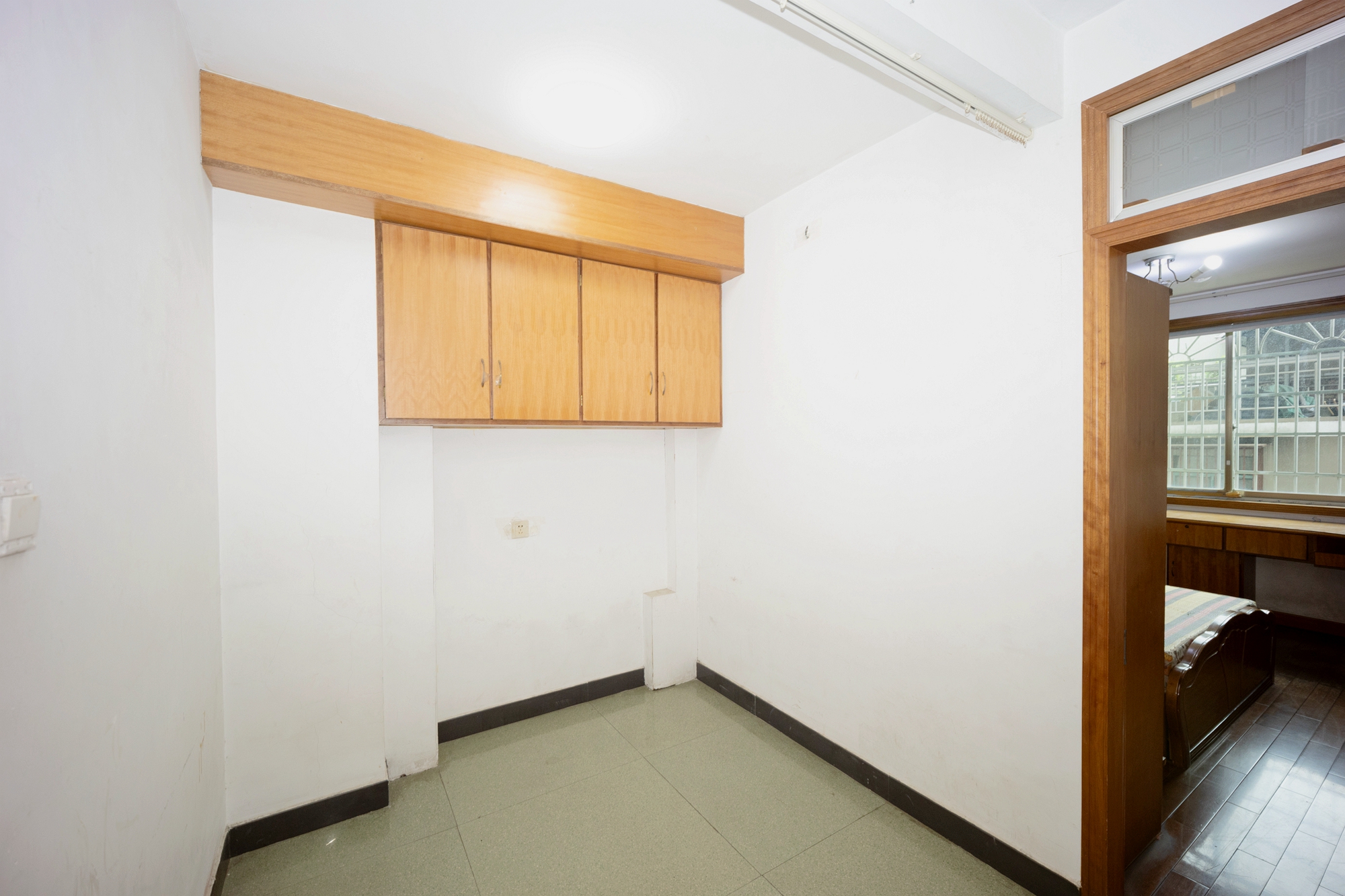 学院新村  4室1厅1卫    160.0万其他