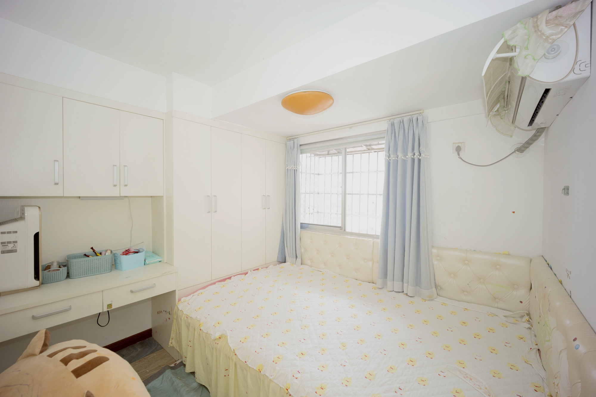 宏景名厦  3室2厅1卫   75.80万卧室