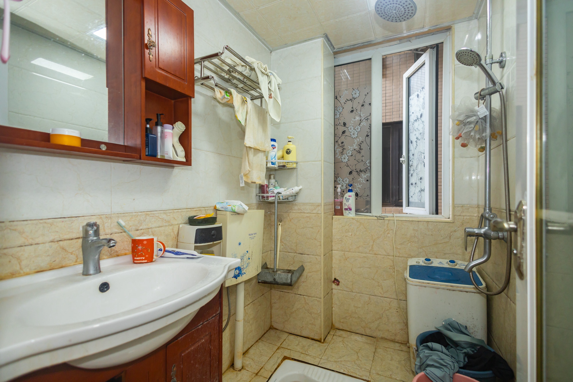 新长海广场 2室2厅1卫 36.8万 新长海广场 2室2厅1卫 36.8万卫生间