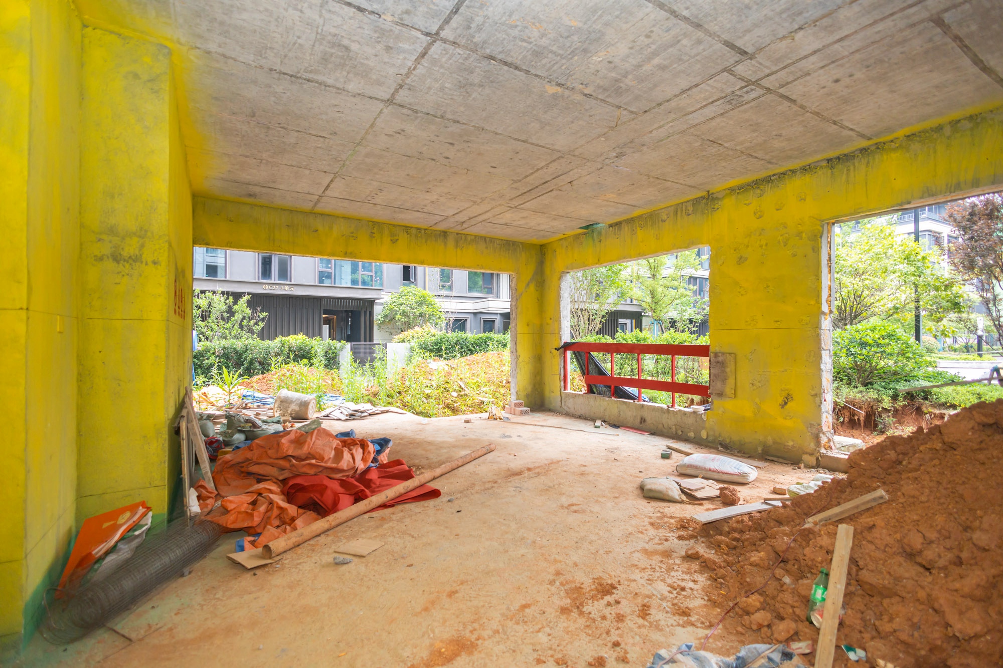 东原麓印长江C区  6室3厅3卫    475.0万 东原麓印长江C区  6室3厅3卫    475.0万客厅