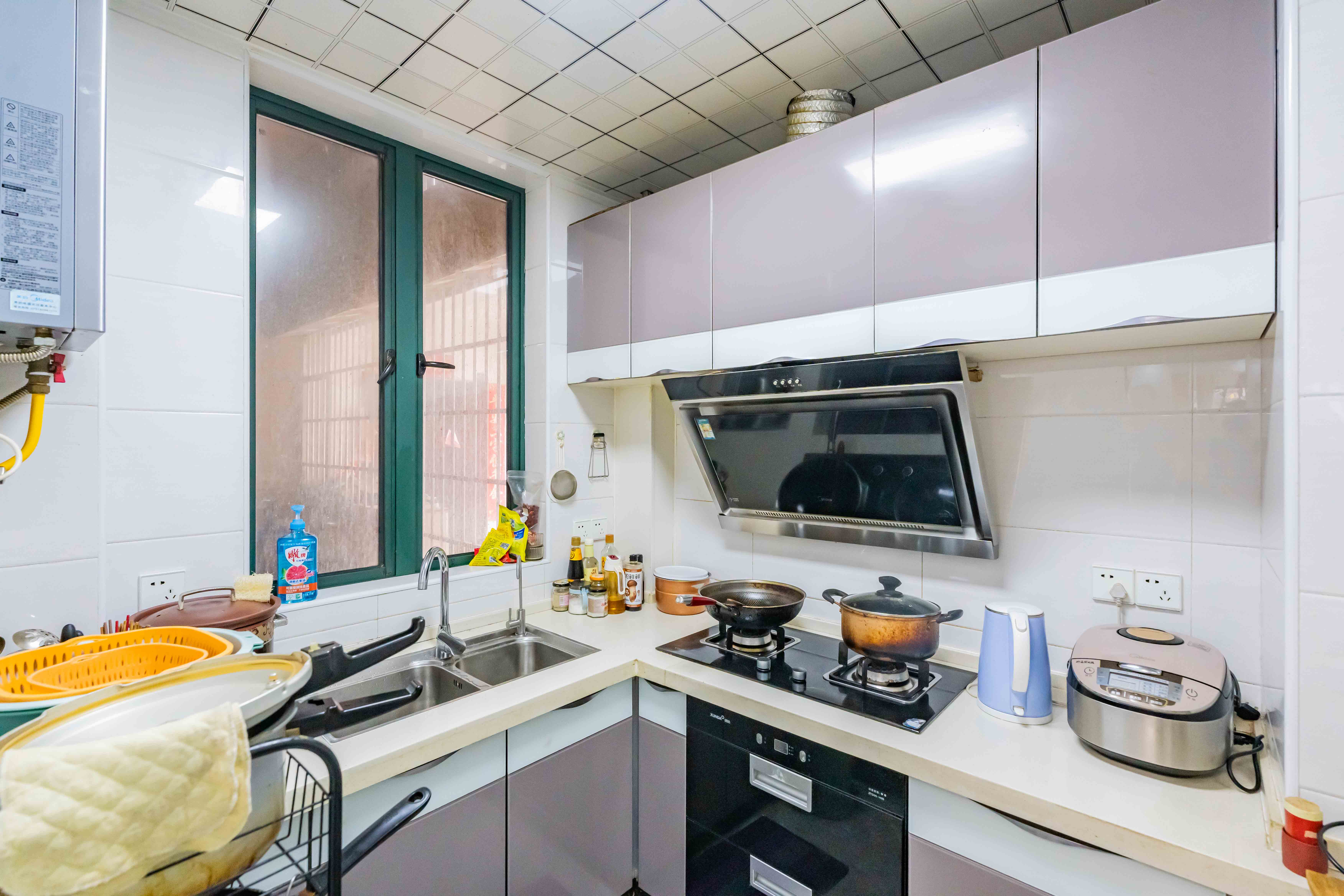 绿洲花园  3室2厅1卫    90.0万 绿洲花园  3室2厅1卫    90.0万厨房