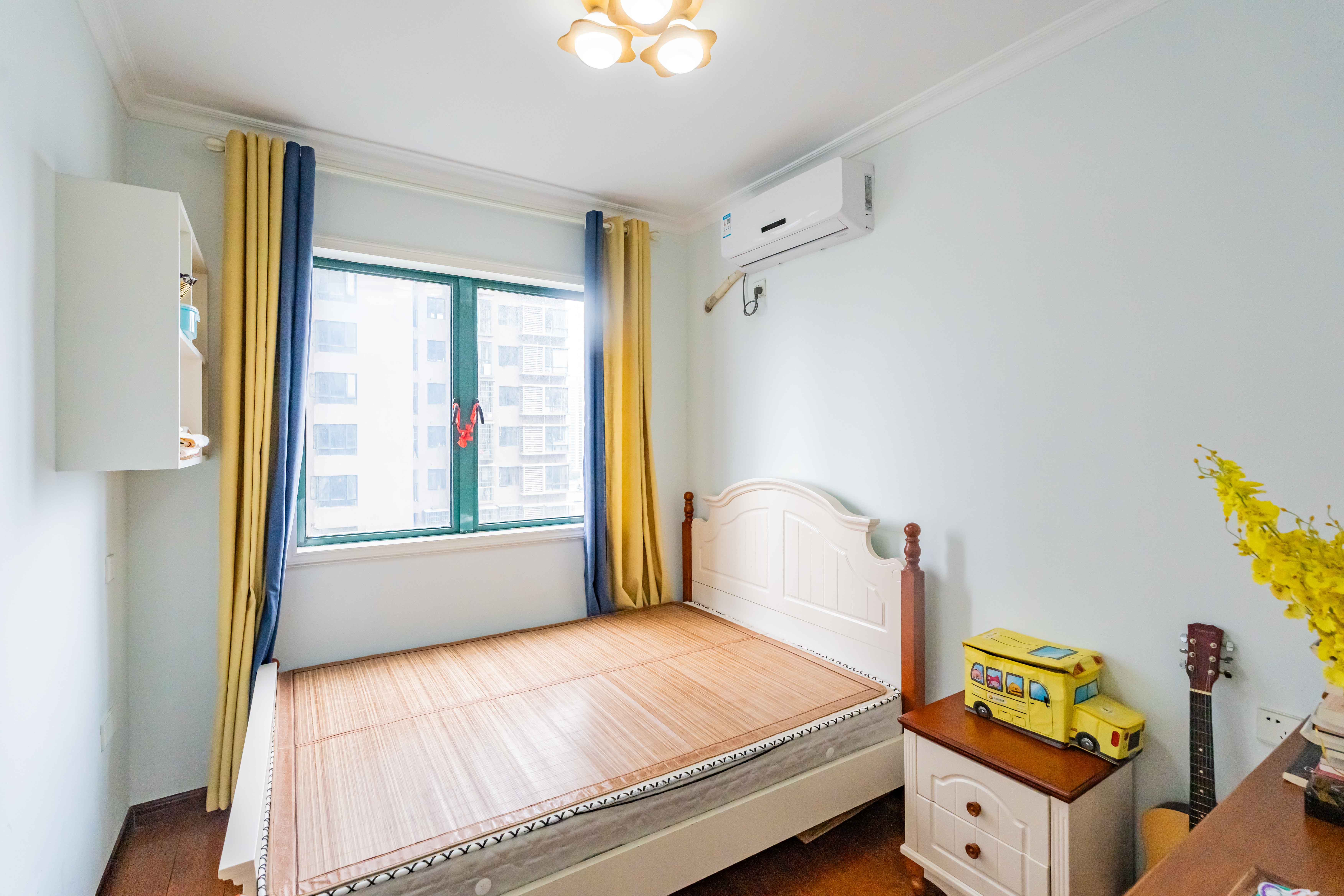 绿洲花园  3室2厅1卫    90.0万 绿洲花园  3室2厅1卫    90.0万卧室