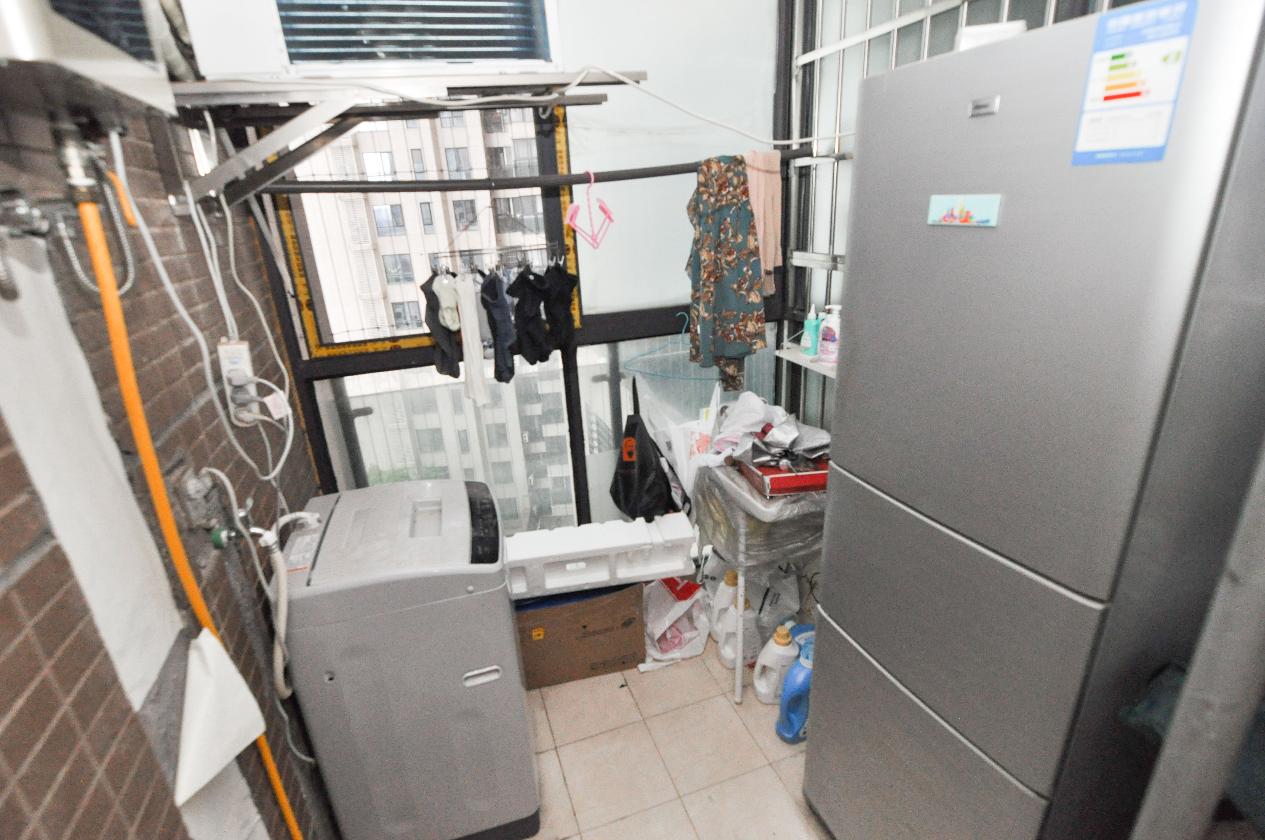 达美D6区  3室2厅1卫   128.00万厨房