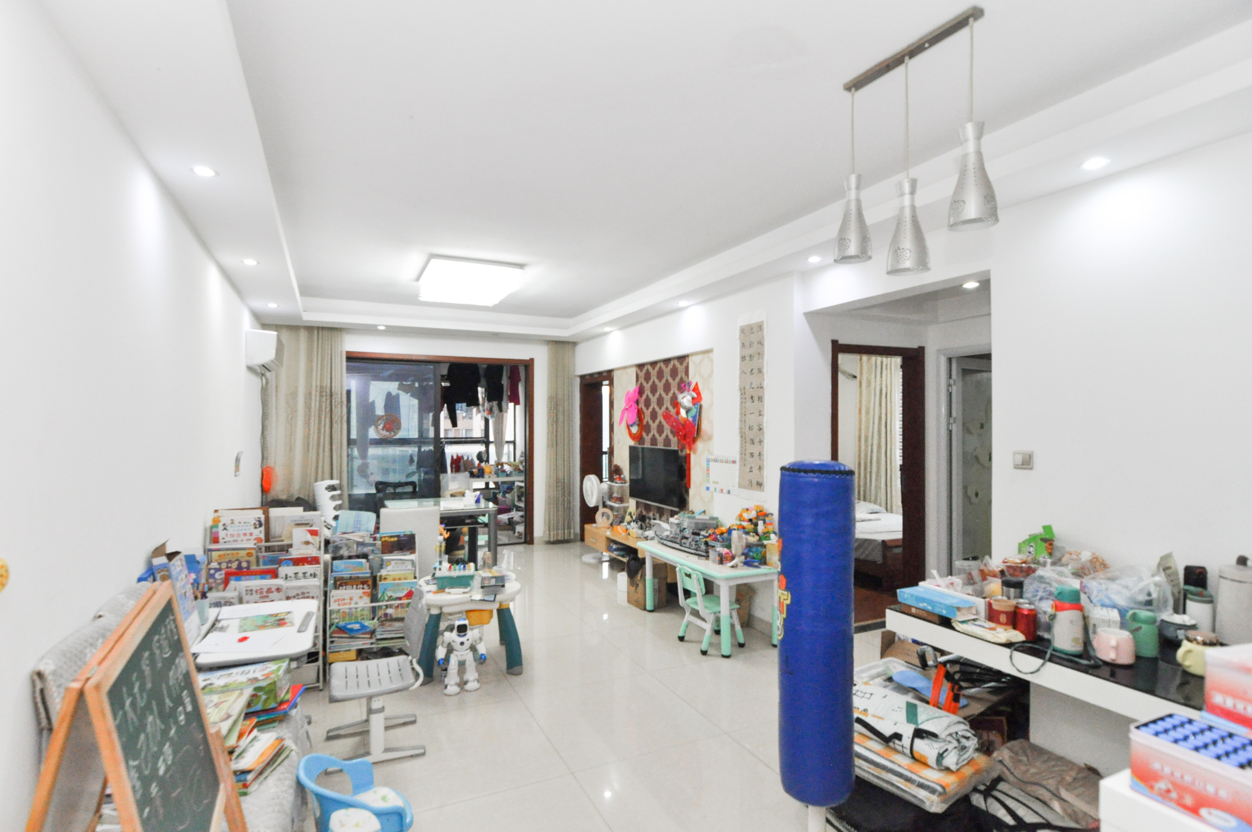 达美D6区  3室2厅1卫   128.00万客厅