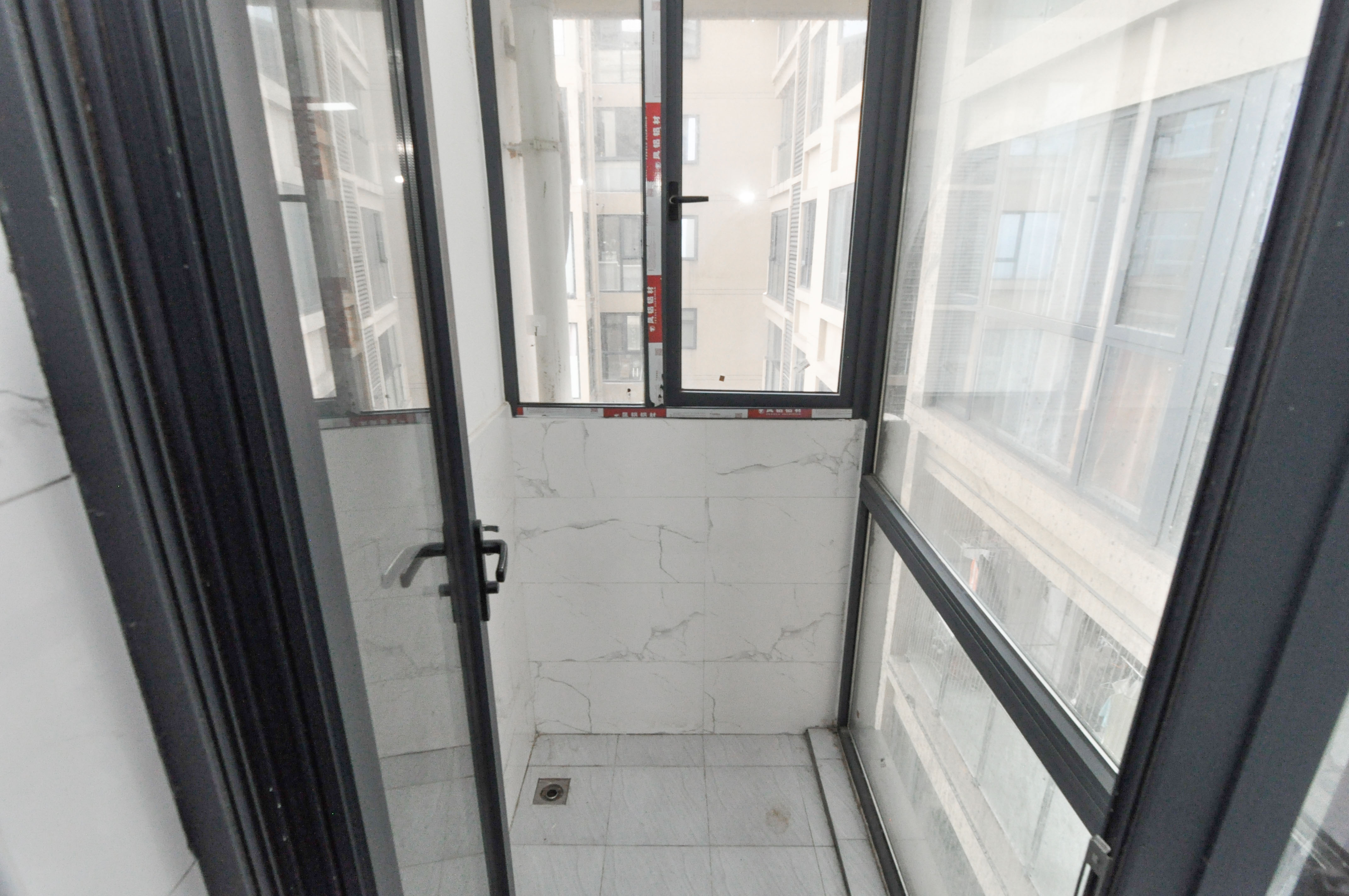 中建梅溪湖中心  4室2厅2卫    160.0万厨房