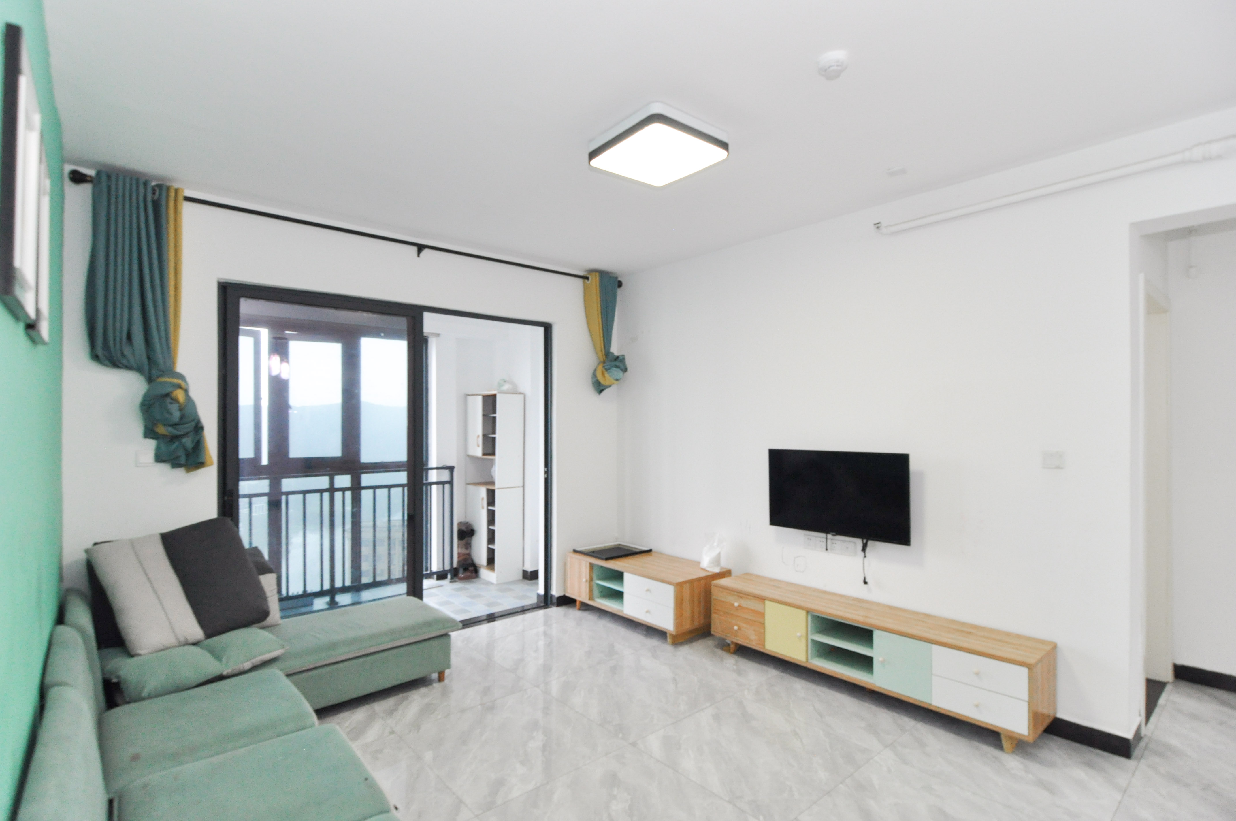 中建梅溪湖中心  4室2厅2卫    160.0万客厅