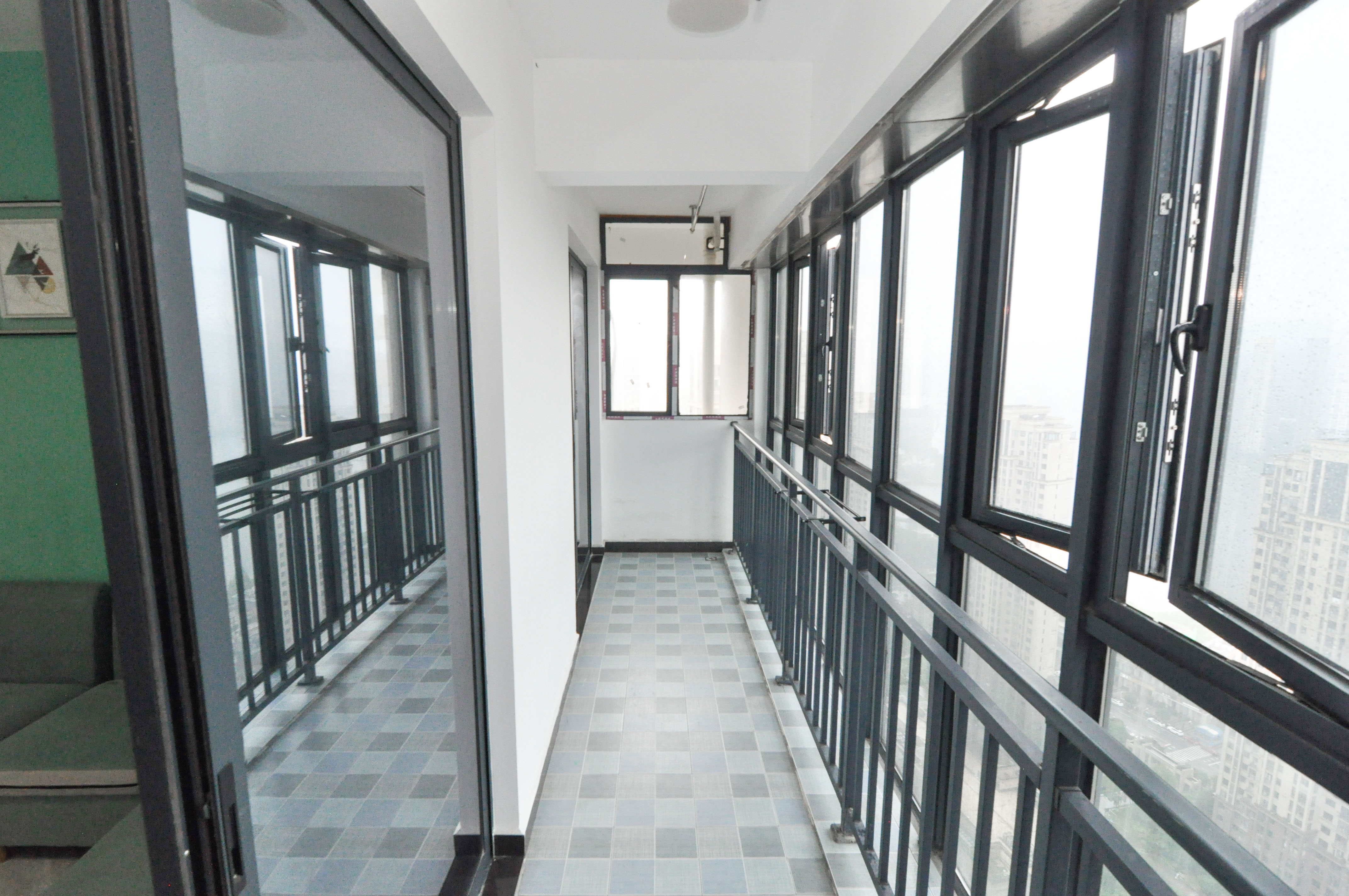 中建梅溪湖中心  4室2厅2卫    160.0万卧室