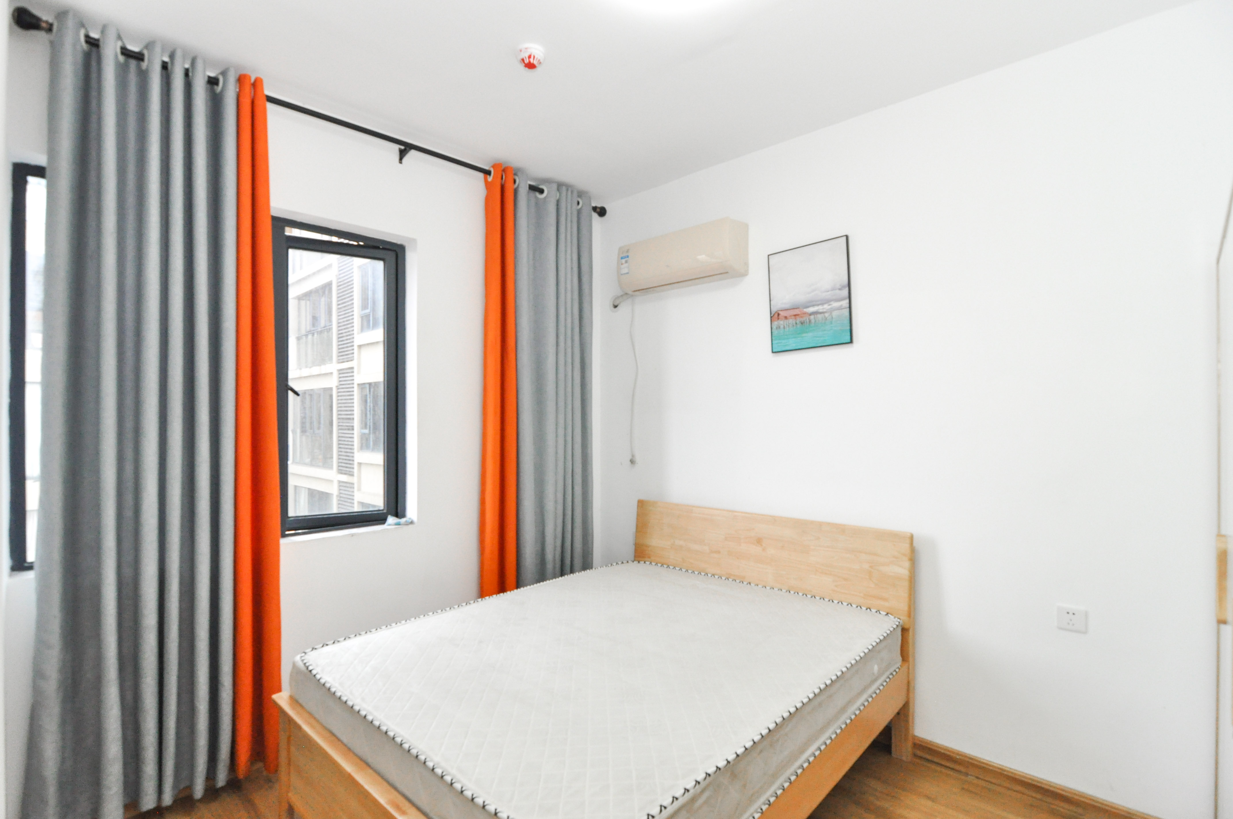 中建梅溪湖中心  4室2厅2卫    160.0万卧室