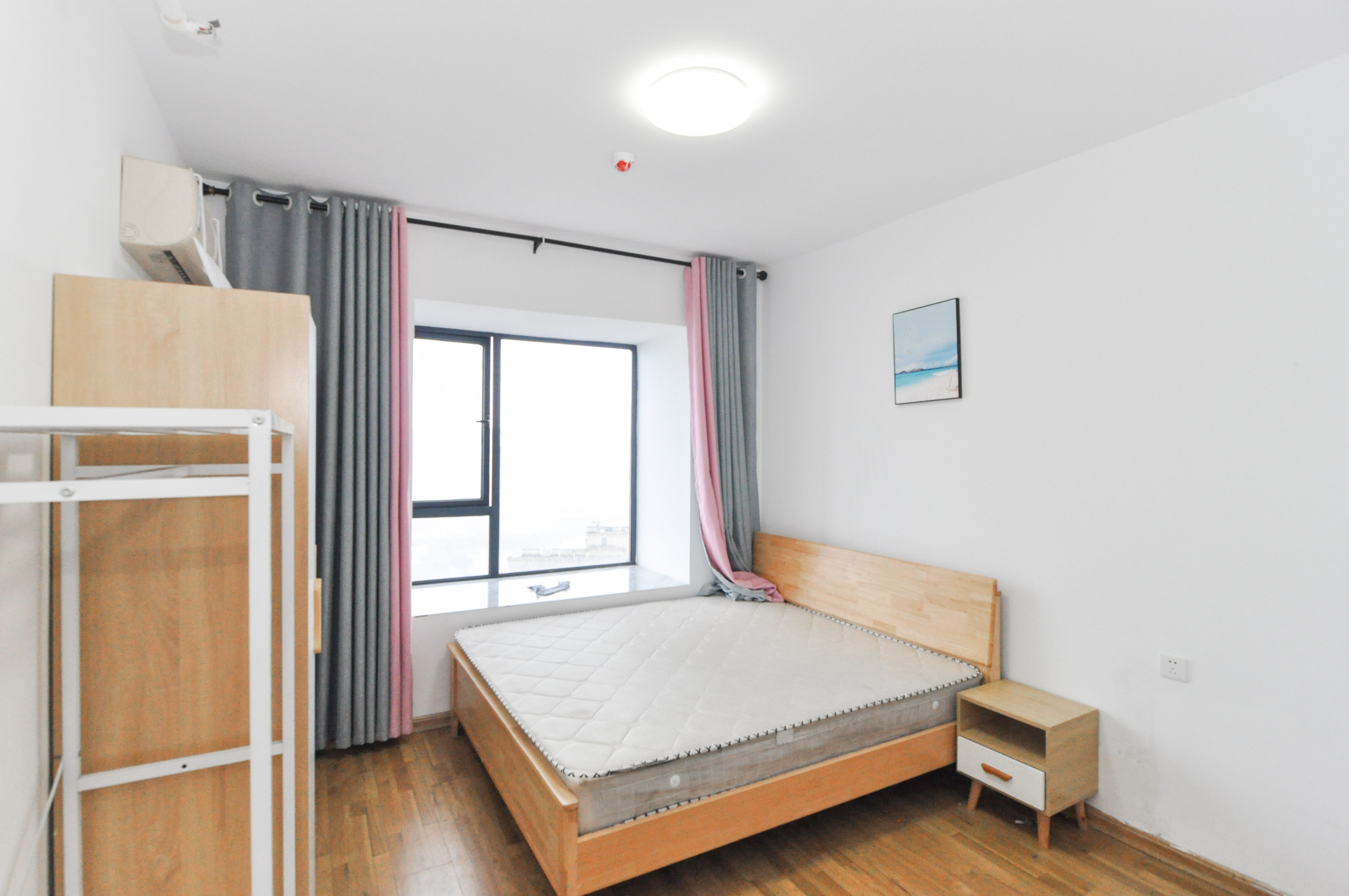 中建梅溪湖中心  4室2厅2卫    160.0万卧室