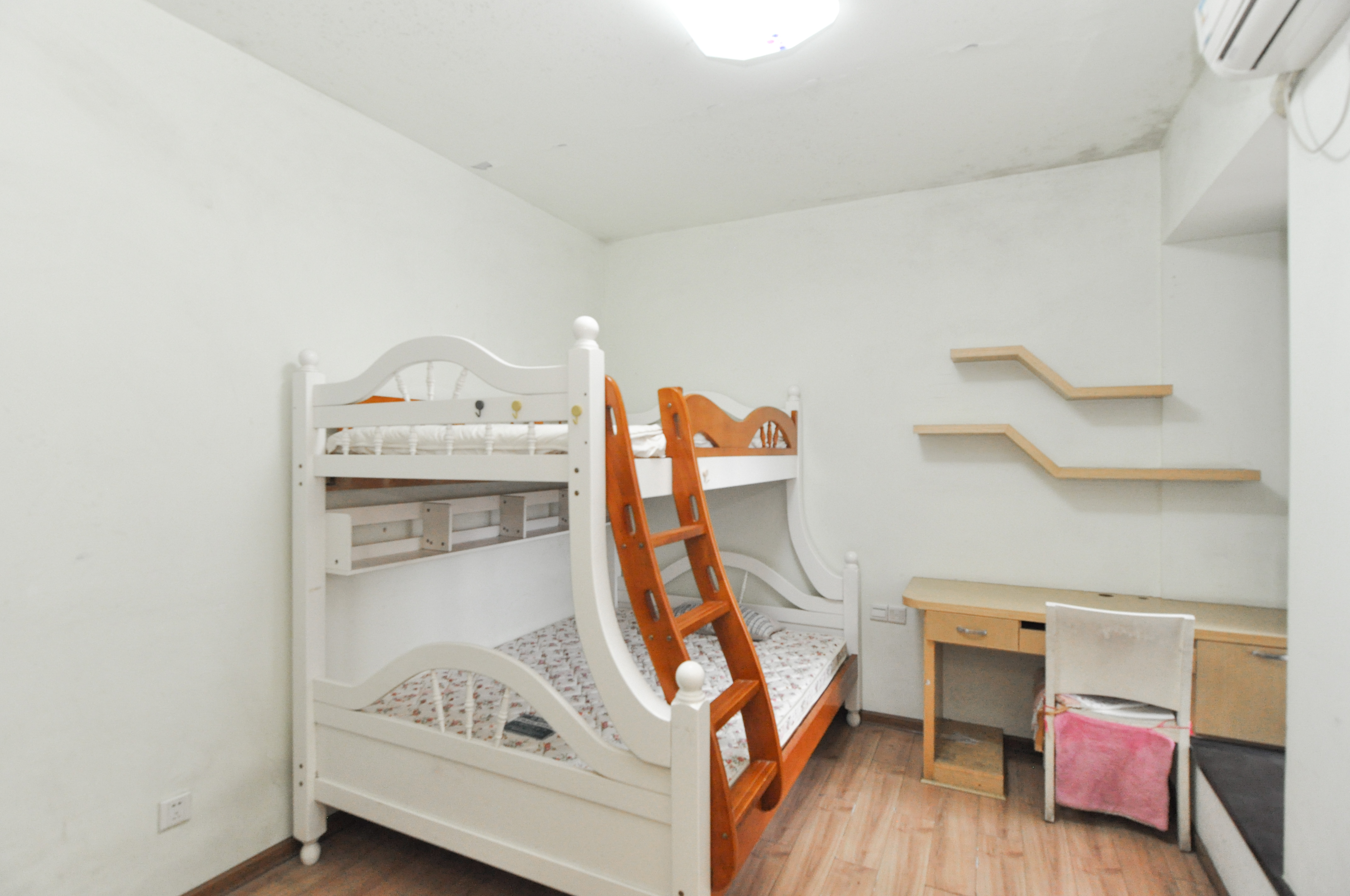 高鑫麓城 2室2厅1卫 106.0万 高鑫麓城 2室2厅1卫 106.0万卧室