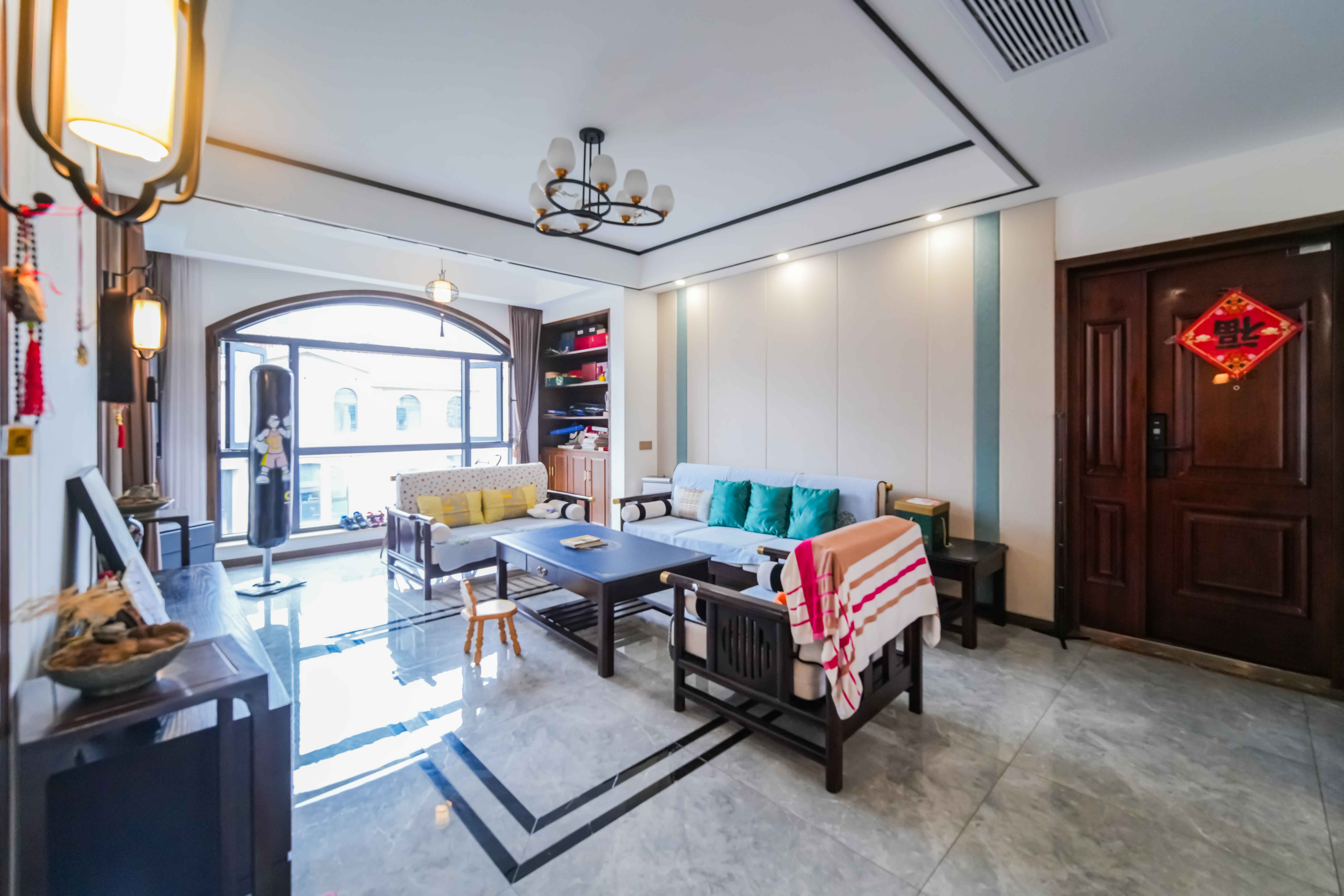 明昇壹城(明昇时代广场)一期 5室3厅3卫 468.0万 明昇壹城(明昇时代广场)一期 5室3厅3卫 468.0万客厅