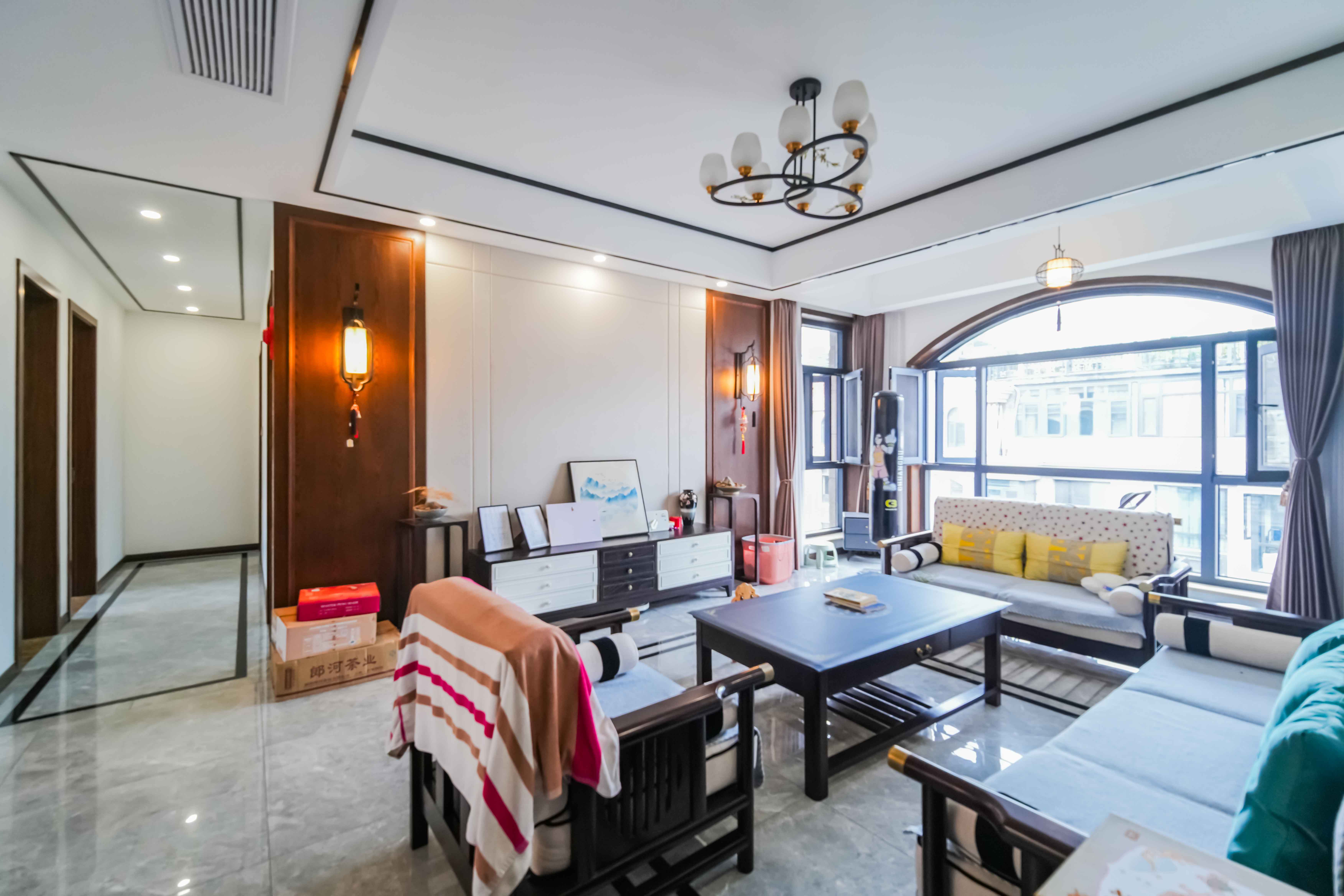 明昇壹城(明昇时代广场)一期 5室3厅3卫 468.0万 明昇壹城(明昇时代广场)一期 5室3厅3卫 468.0万客厅