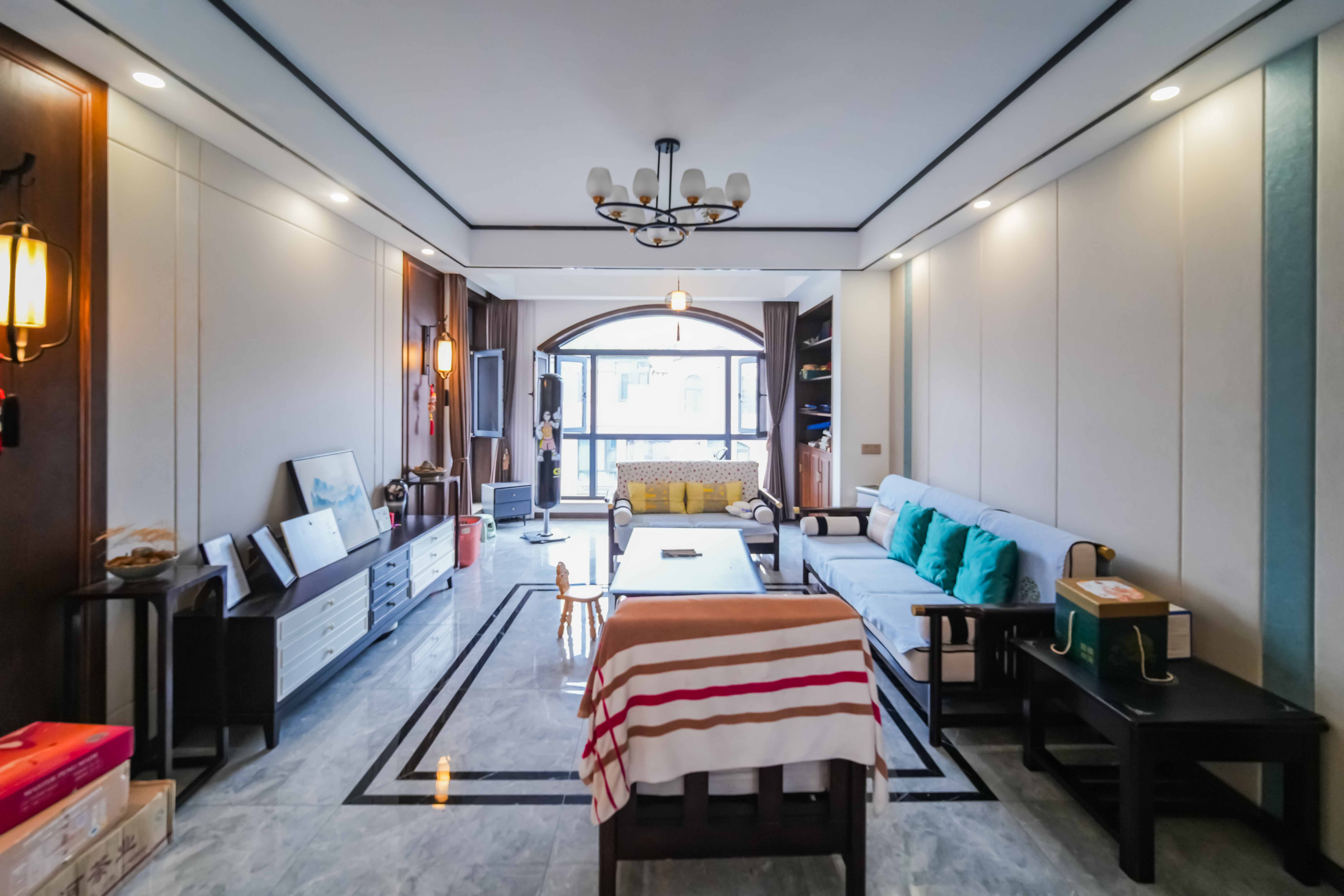 明昇壹城(明昇时代广场)一期 5室3厅3卫 468.0万 明昇壹城(明昇时代广场)一期 5室3厅3卫 468.0万客厅