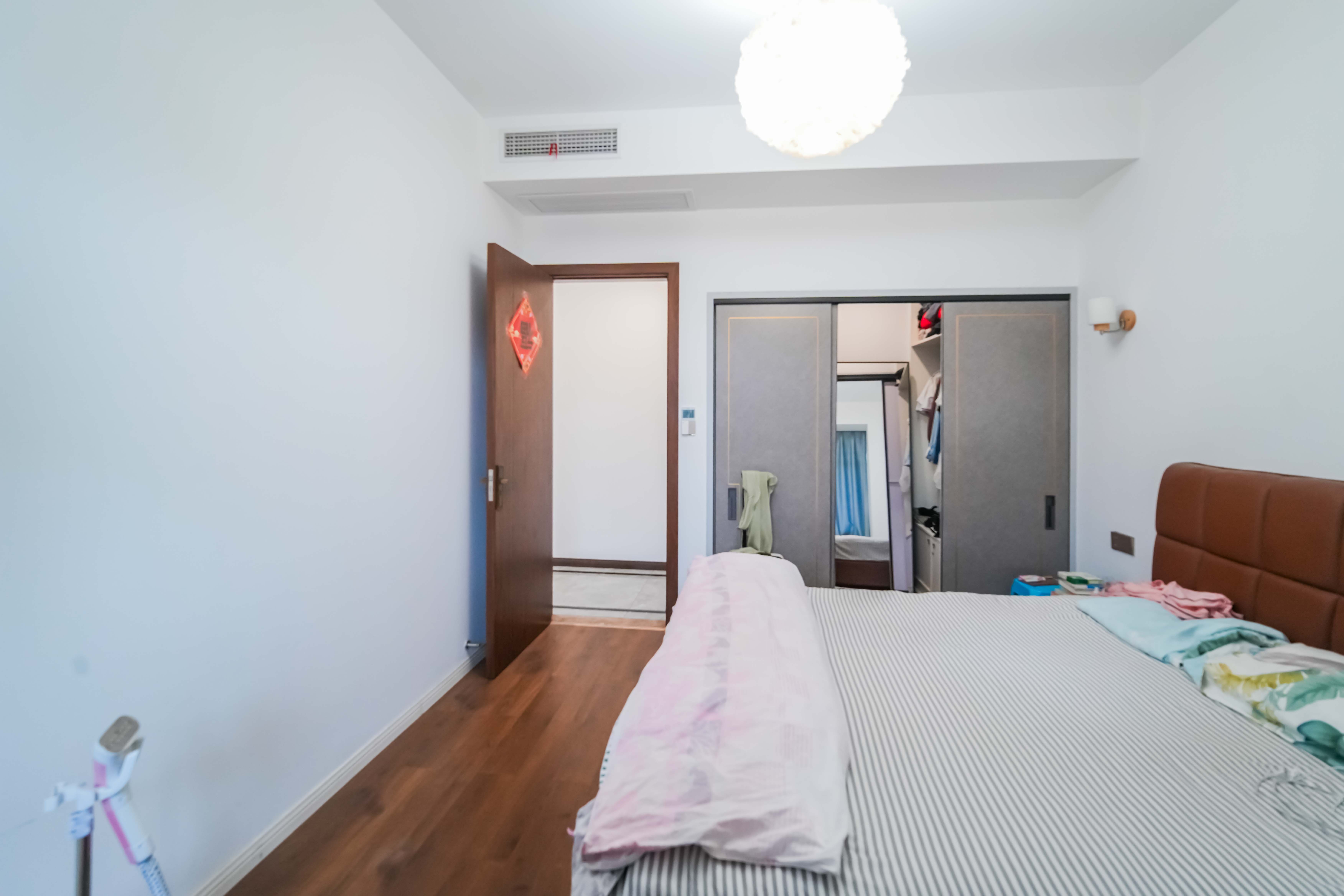 明昇壹城(明昇时代广场)一期 5室3厅3卫 468.0万 明昇壹城(明昇时代广场)一期 5室3厅3卫 468.0万卧室