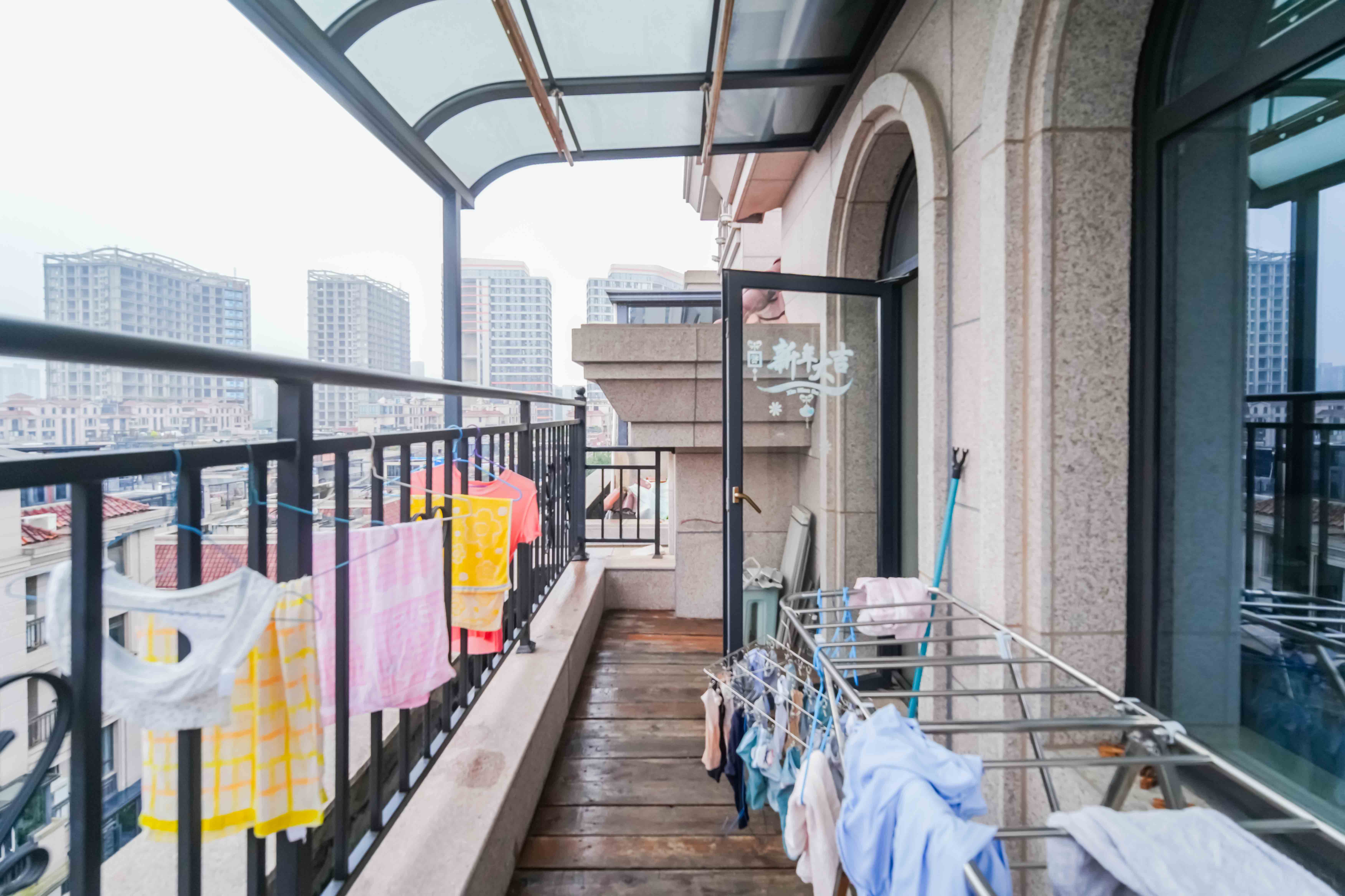 明昇壹城(明昇时代广场)一期 5室3厅3卫 468.0万 明昇壹城(明昇时代广场)一期 5室3厅3卫 468.0万阳台