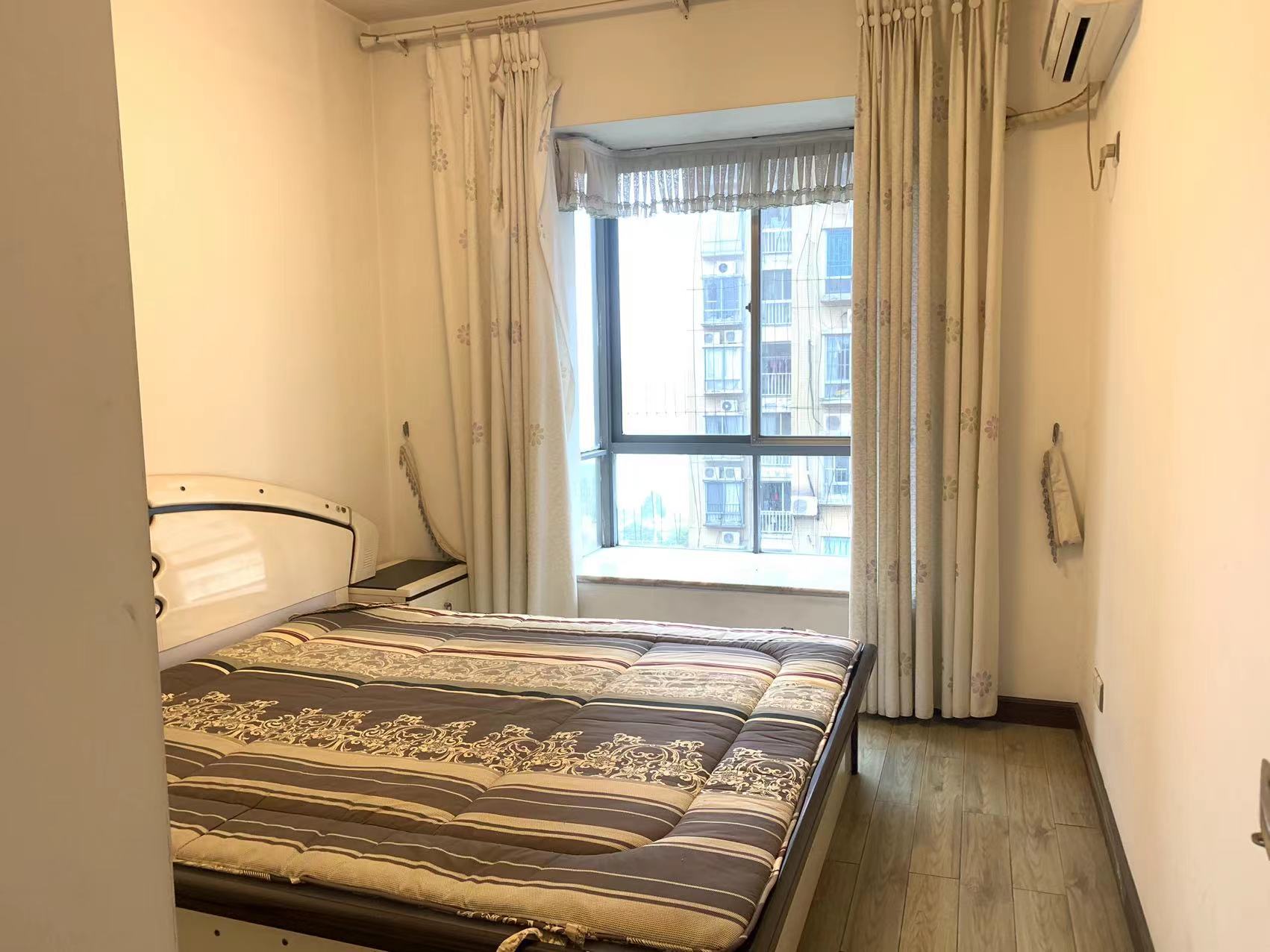 湘银二期世纪花园 4室2厅2卫 66.8万 湘银二期世纪花园 4室2厅2卫 66.8万室内图