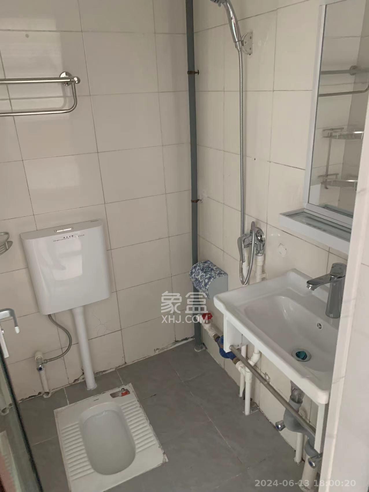 城西安置小区  2室2厅2卫   1400.00元/月室内图