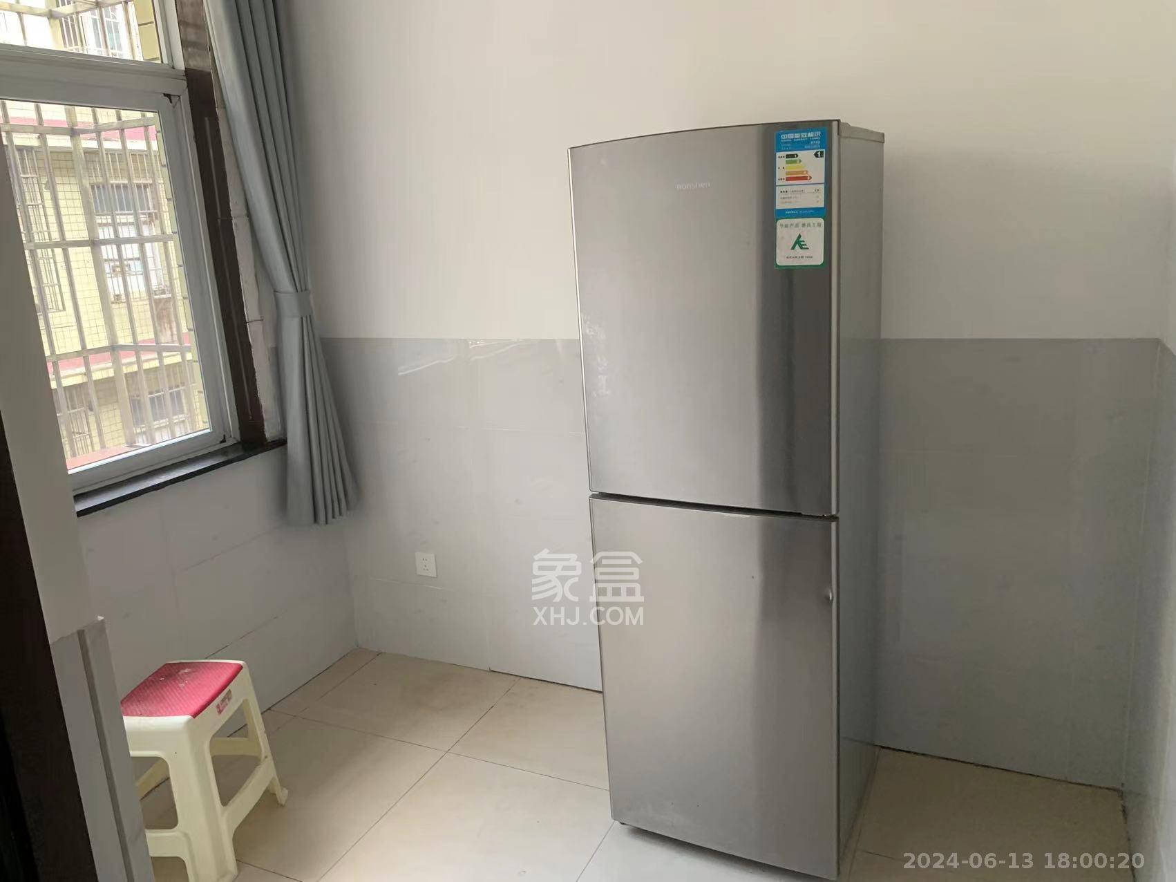 城西安置小区  2室2厅2卫   1400.00元/月室内图
