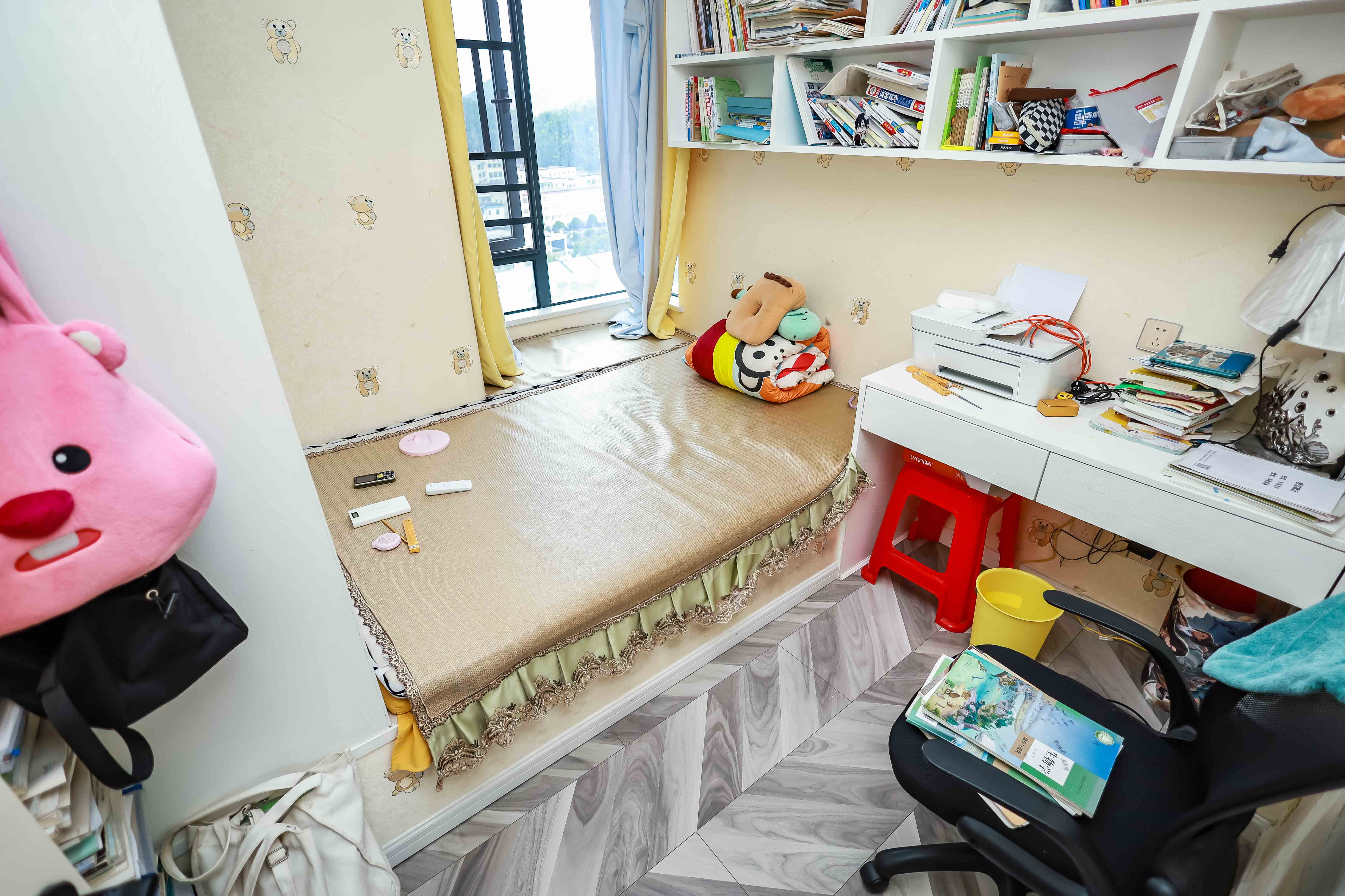 长房云时代  4室2厅2卫   176.00万卧室