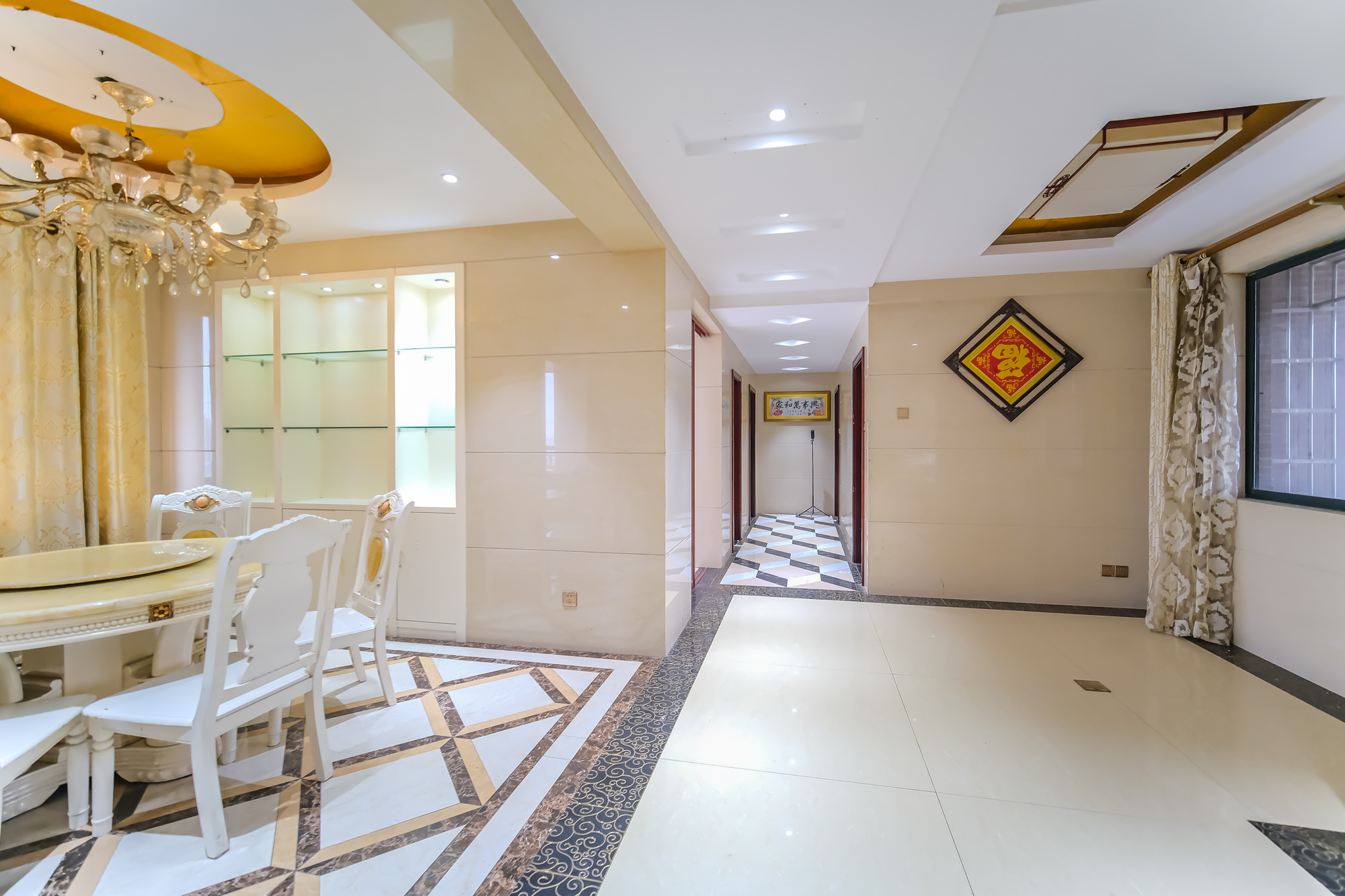 圆梦完美生活  4室2厅2卫    78.0万客厅