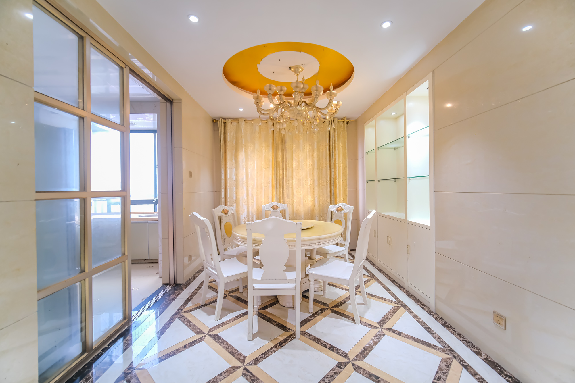 圆梦完美生活  4室2厅2卫    78.0万客厅