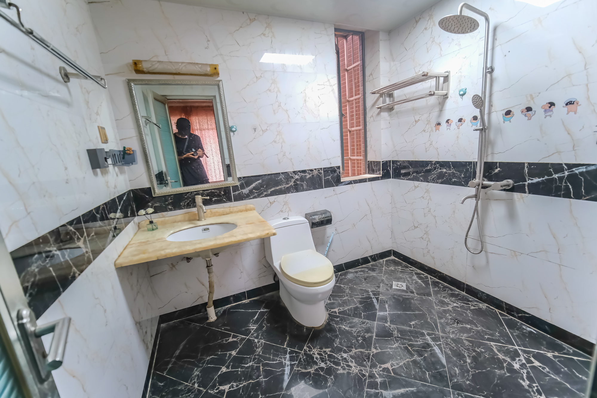 圆梦完美生活  4室2厅2卫    78.0万卫生间