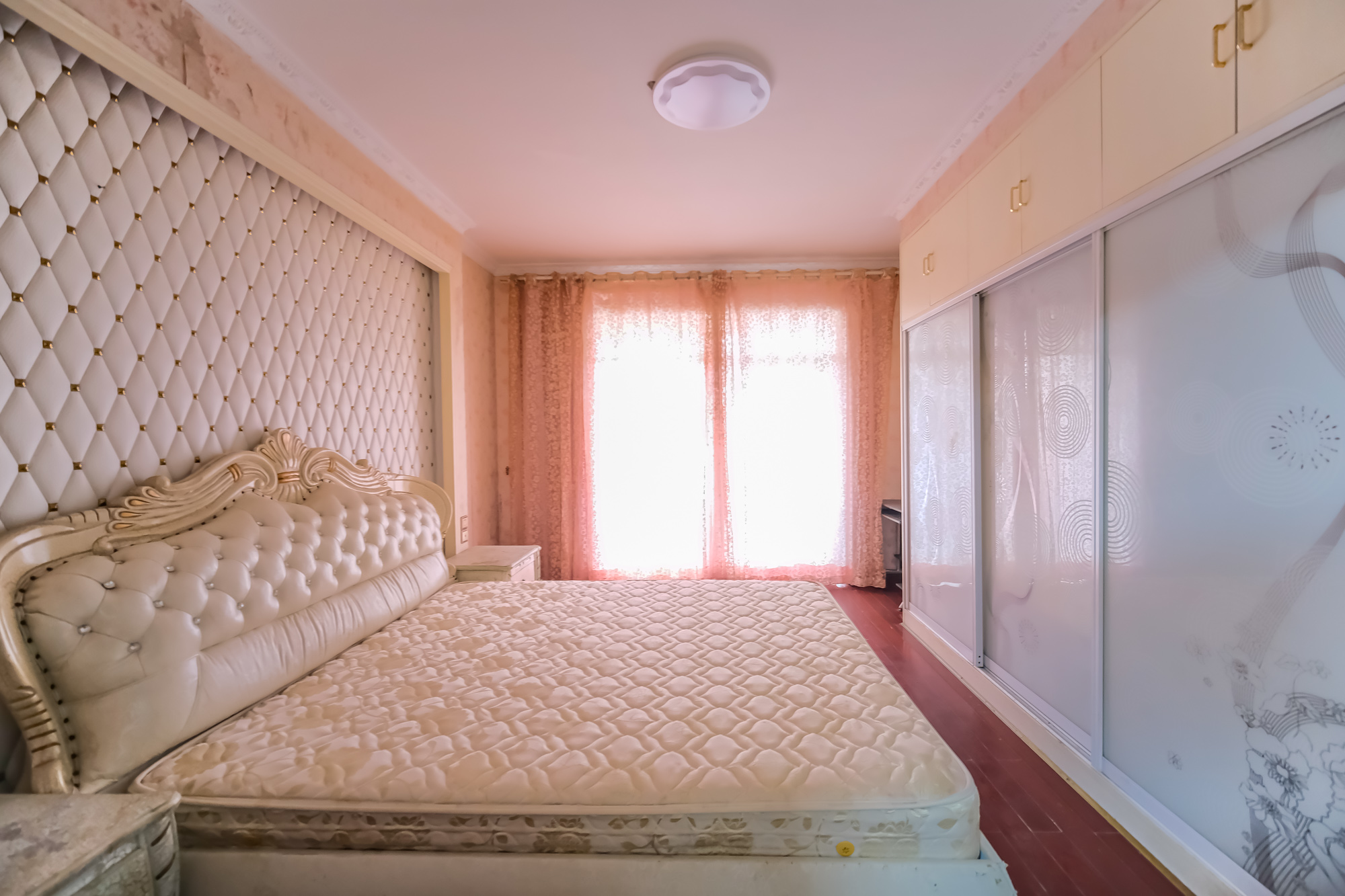 圆梦完美生活  4室2厅2卫    78.0万卧室