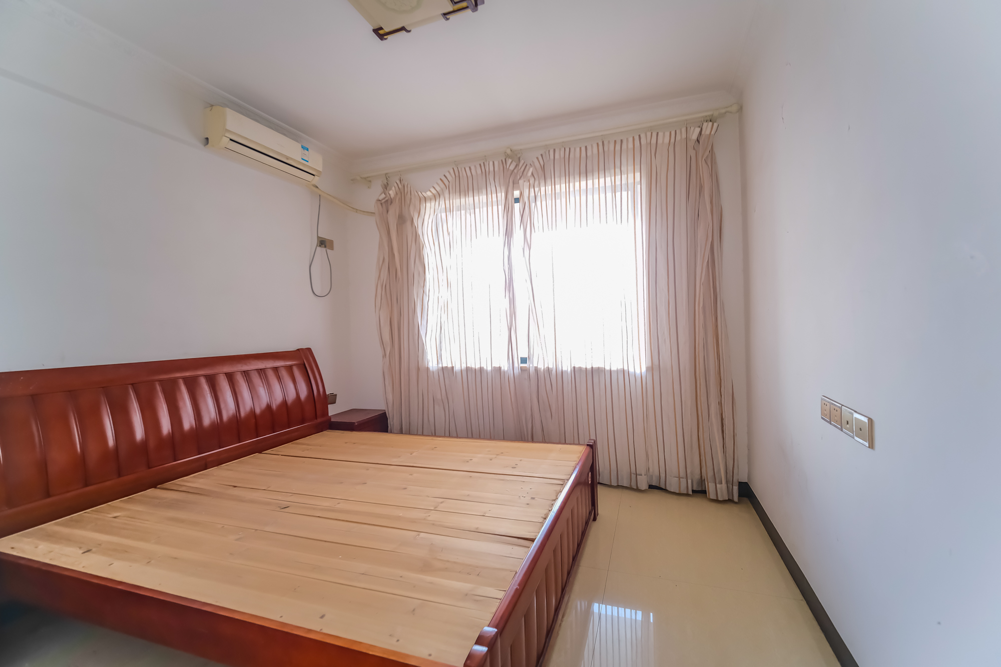 圆梦完美生活  4室2厅2卫    78.0万卧室