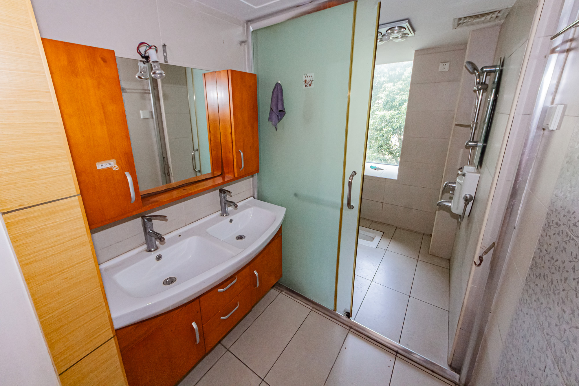 滨江君悦香邸  3室2厅2卫    128.0万卫生间