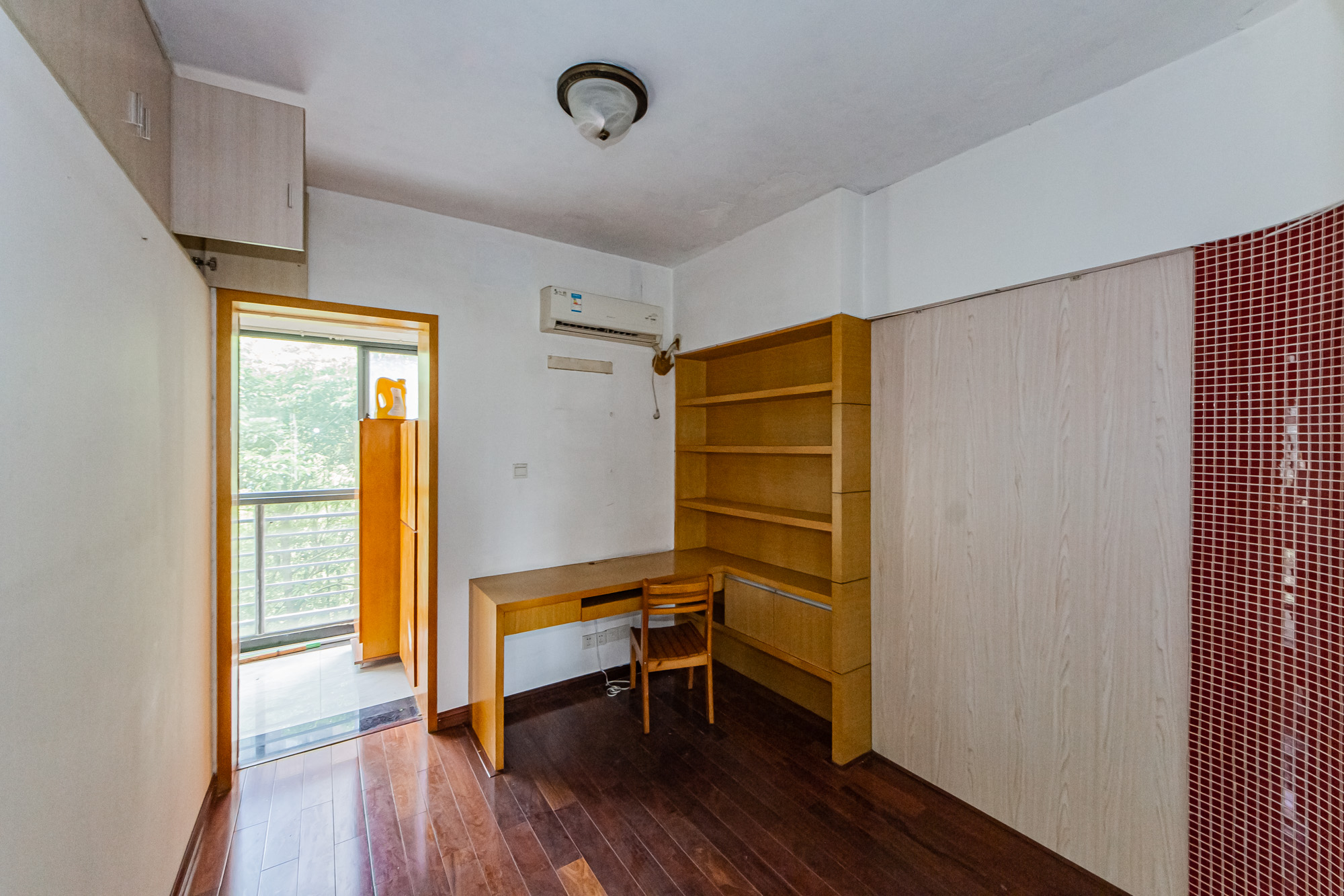 滨江君悦香邸  3室2厅2卫    128.0万卧室