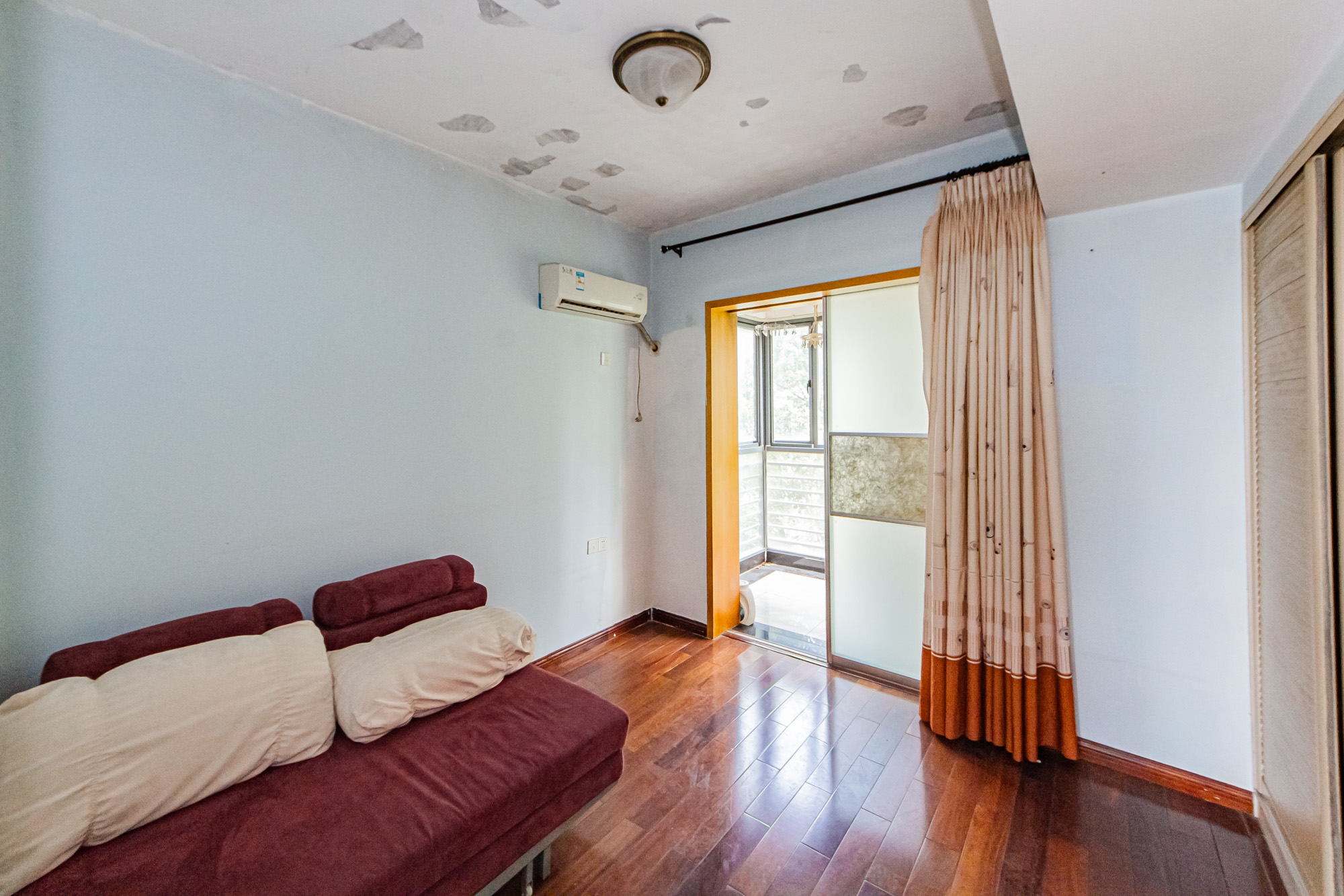 滨江君悦香邸  3室2厅2卫    128.0万卧室