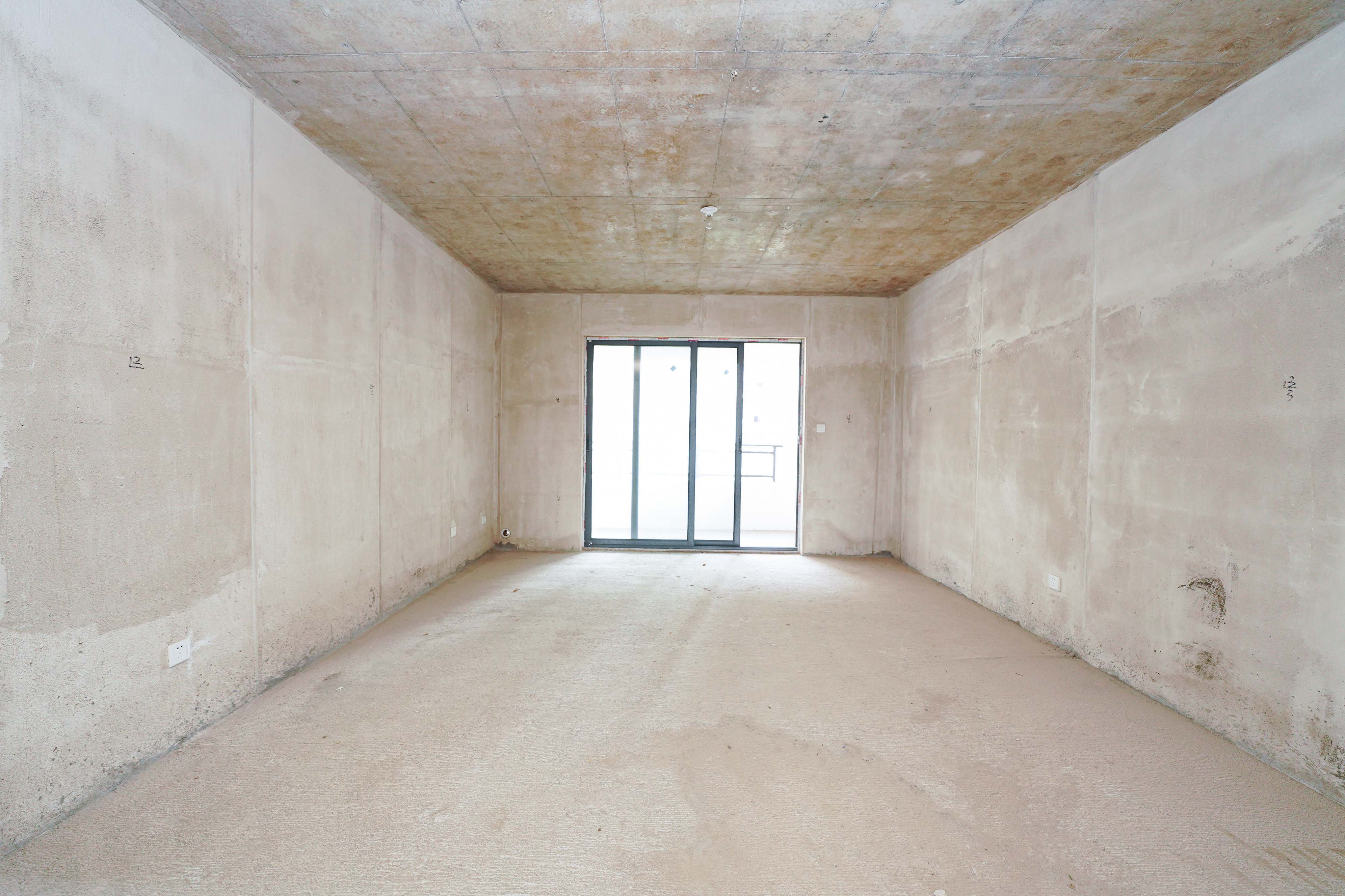 五矿万境蓝山 4室2厅2卫 140.0万 五矿万境蓝山 4室2厅2卫 140.0万客厅