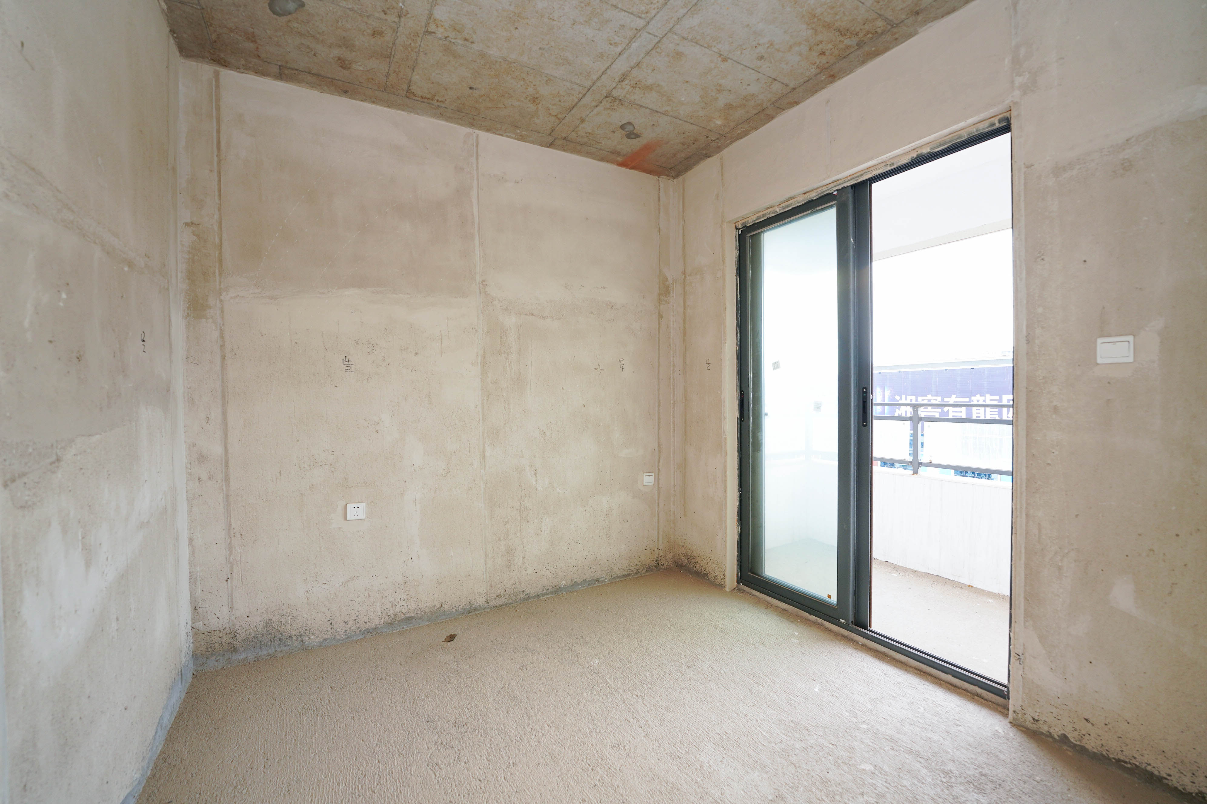 五矿万境蓝山 4室2厅2卫 140.0万 五矿万境蓝山 4室2厅2卫 140.0万卧室