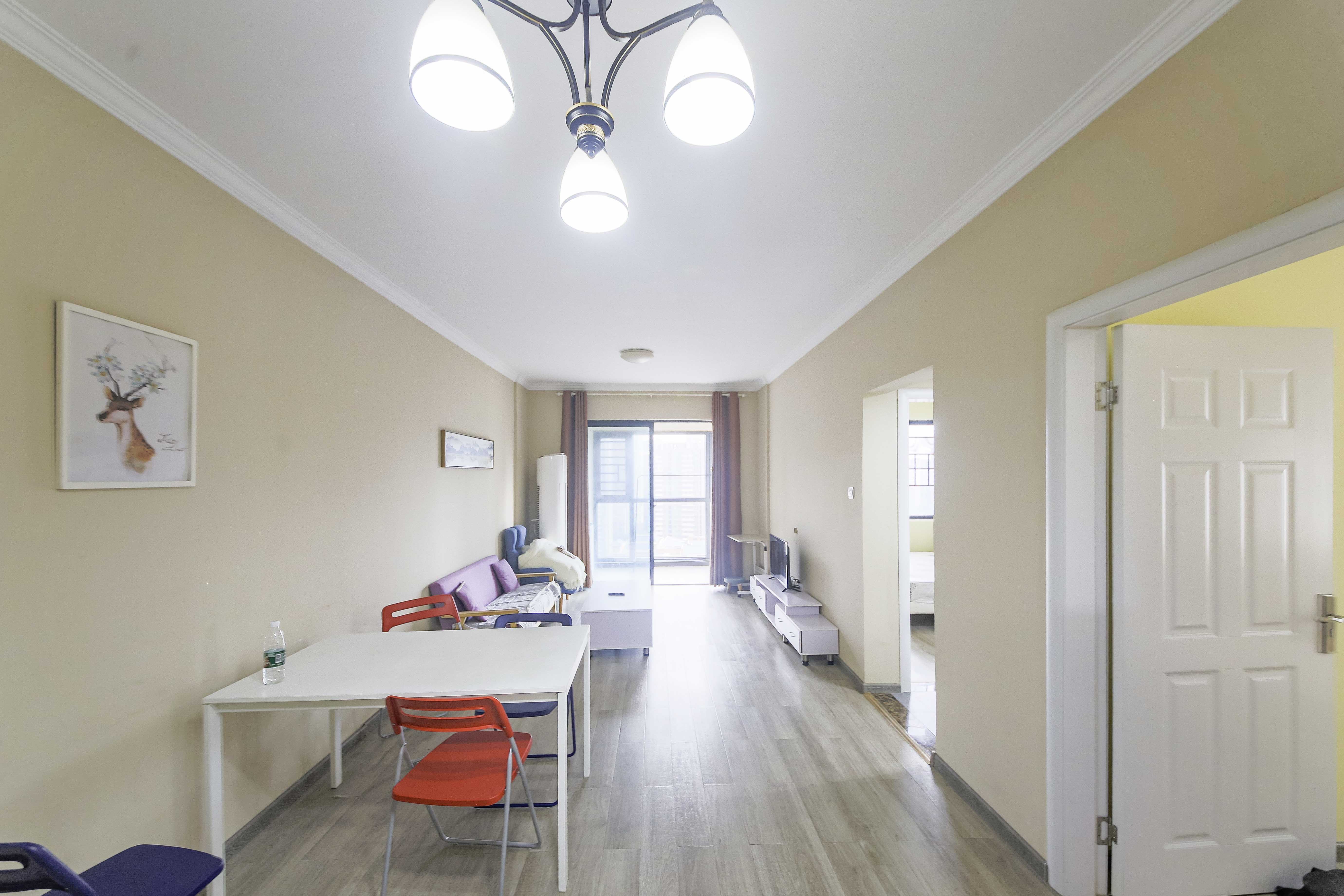 丽水熙园 2室2厅1卫 76.0万 丽水熙园 2室2厅1卫 76.0万客厅