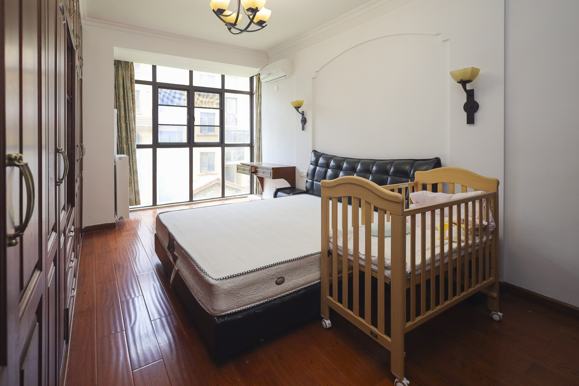 幸福考拉  3室2厅2卫    103.8万卧室