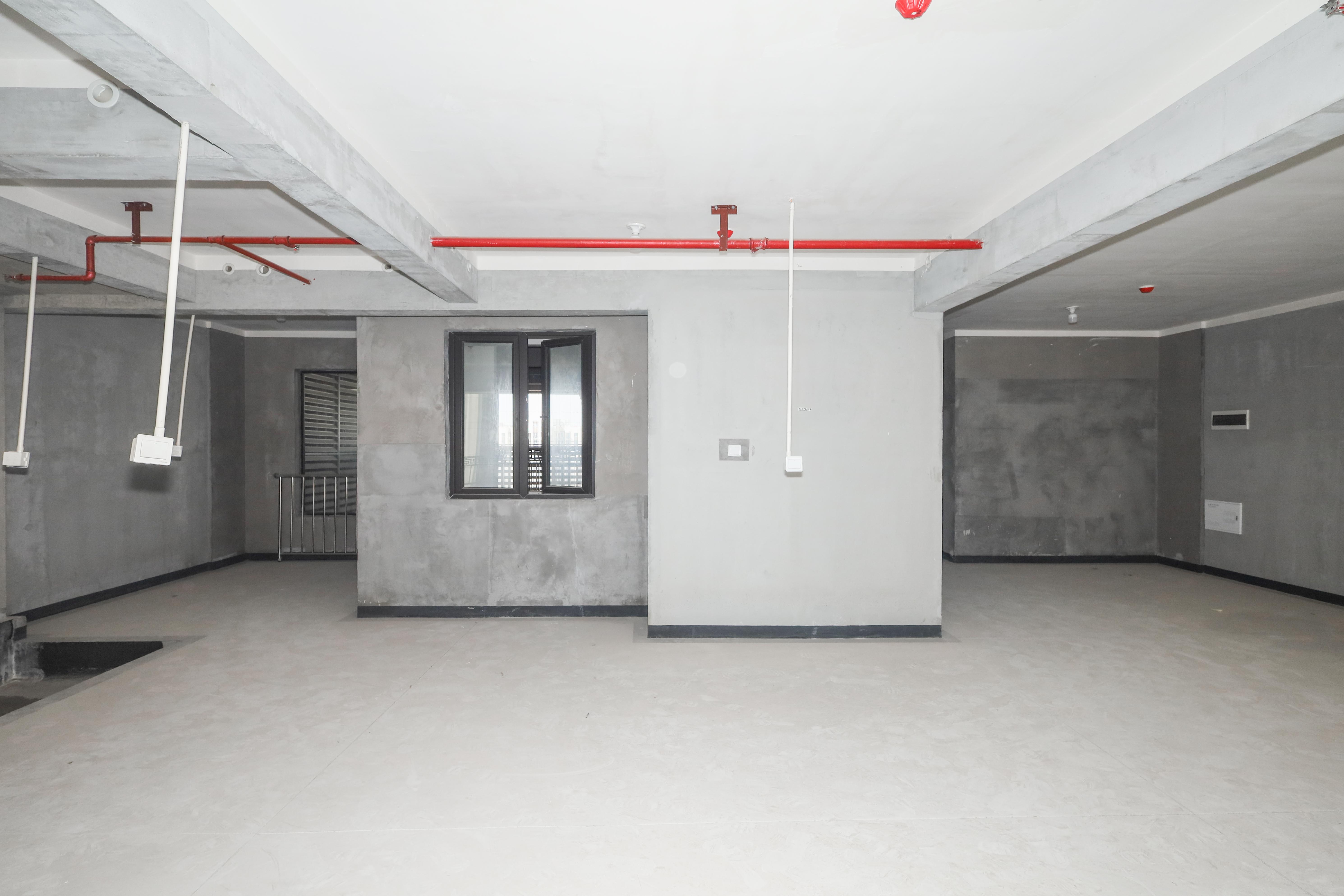 建发央著  4室2厅2卫   220.00万客厅