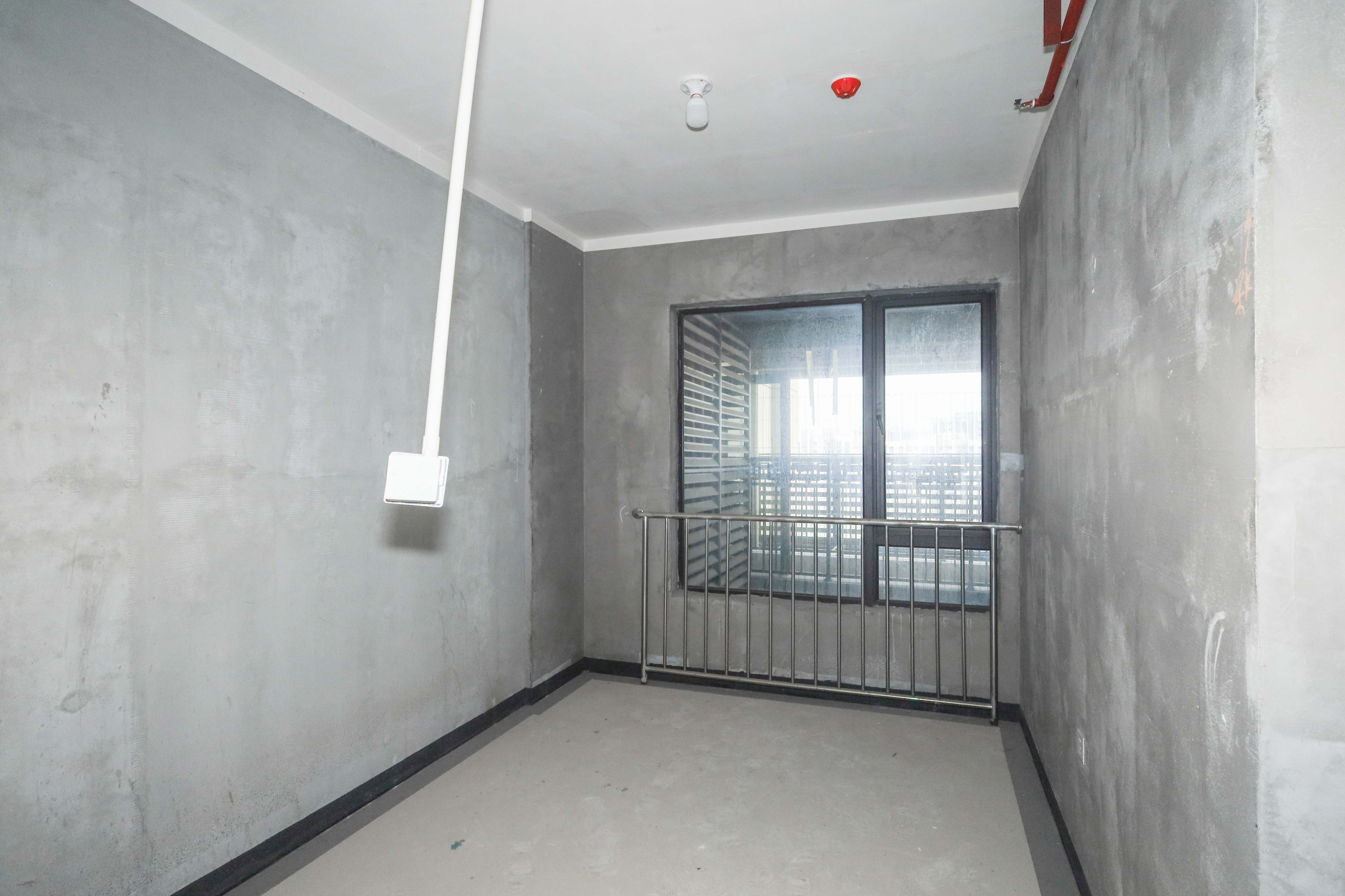 建发央著  4室2厅2卫   220.00万卧室