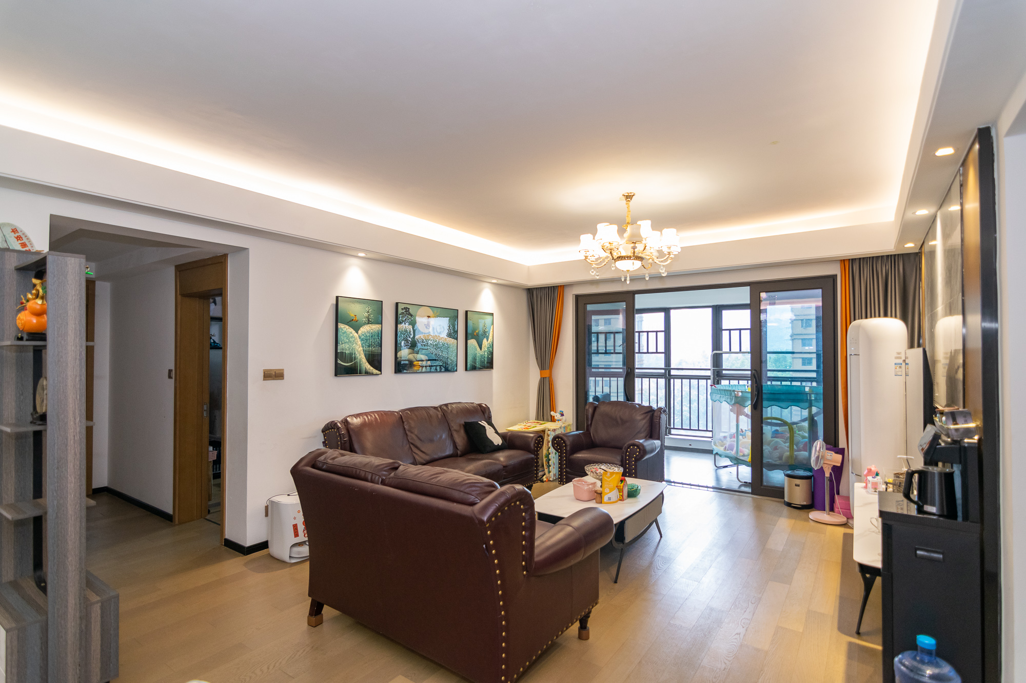 润和美郡(润和紫郡五期) 5室2厅2卫 143.8万 润和美郡(润和紫郡五期) 5室2厅2卫 143.8万客厅