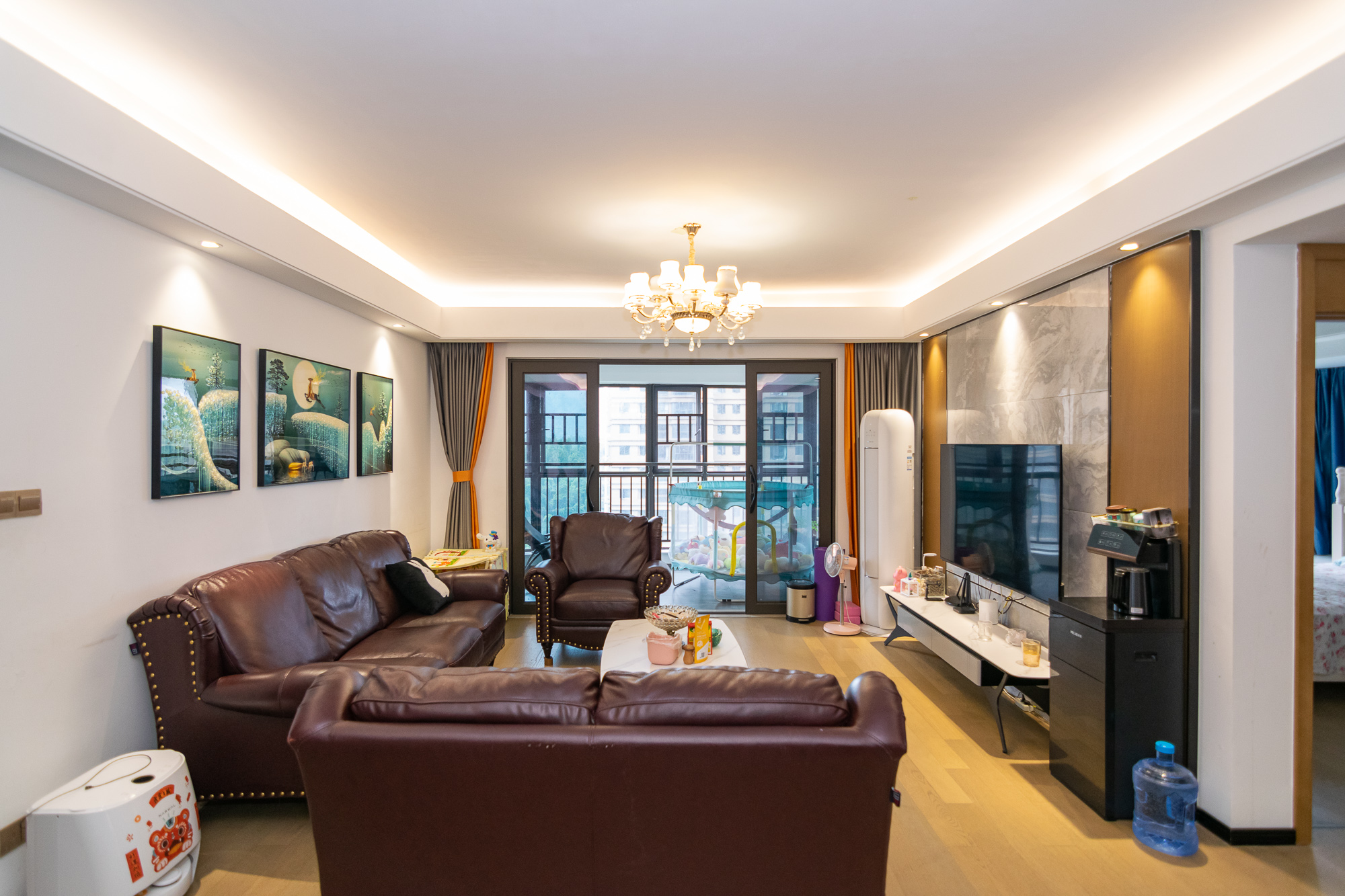 润和美郡（润和紫郡五期）  5室2厅2卫    143.8万客厅