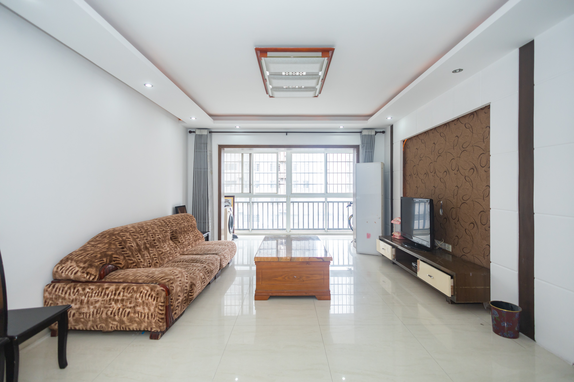 佳美星城 3室2厅1卫 66.0万 佳美星城 3室2厅1卫 66.0万客厅