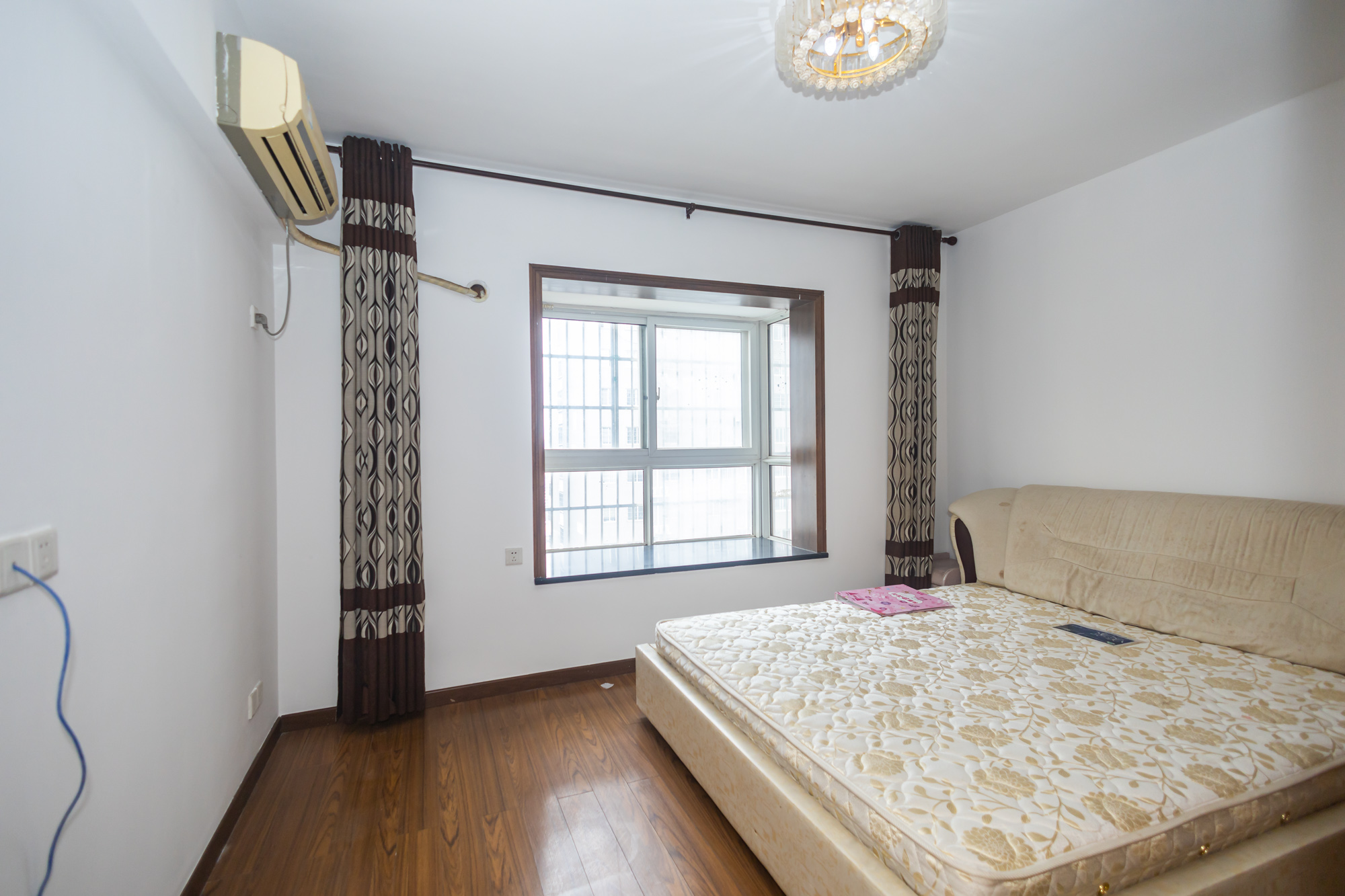 佳美星城 3室2厅1卫 66.0万 佳美星城 3室2厅1卫 66.0万卧室