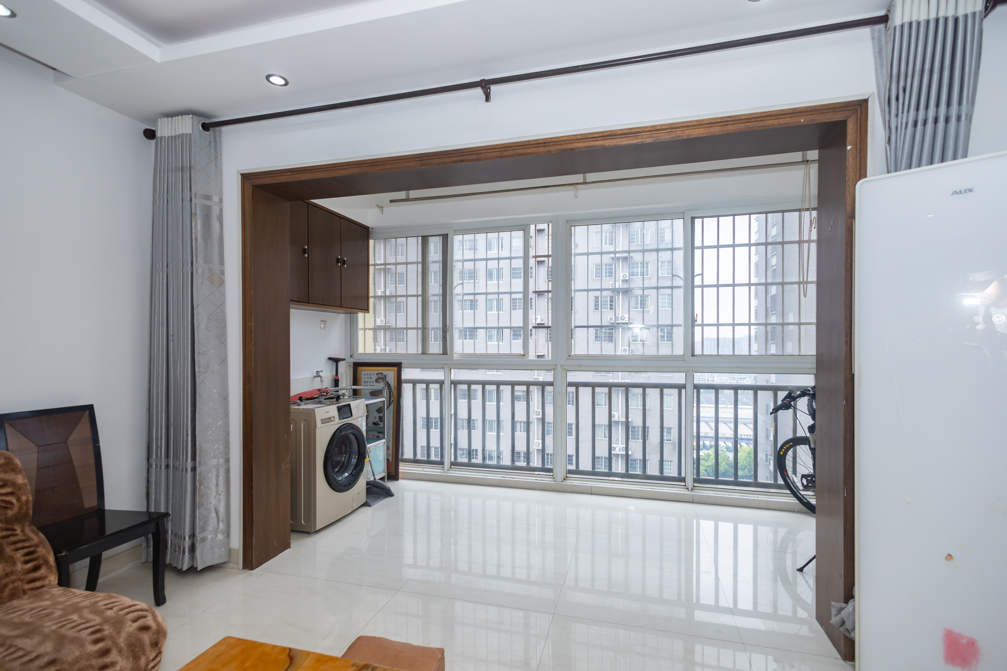 佳美星城 3室2厅1卫 66.0万 佳美星城 3室2厅1卫 66.0万阳台