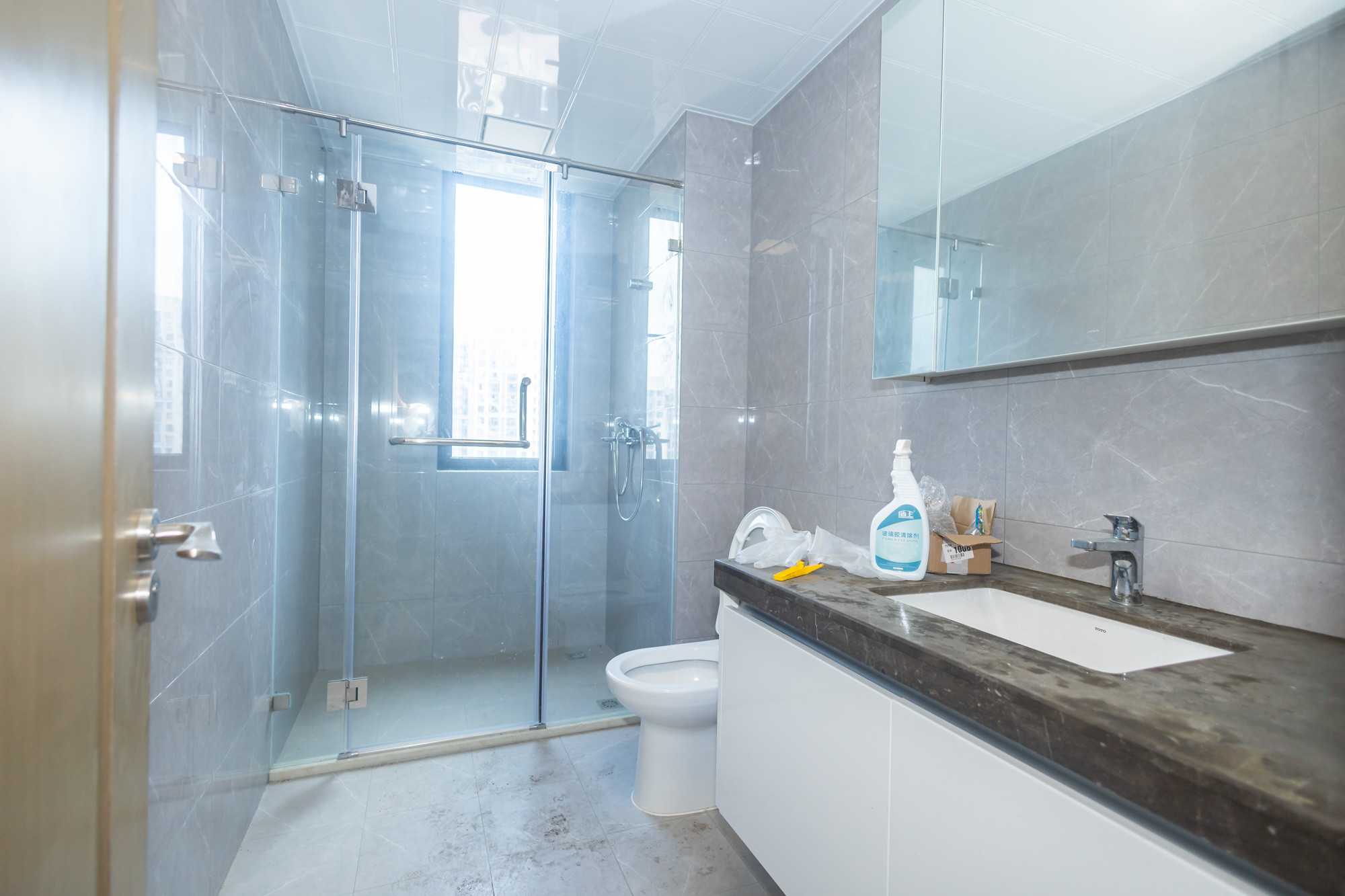 运达锦绣广场  4室2厅2卫    188.0万 运达锦绣广场  4室2厅2卫    188.0万卫生间