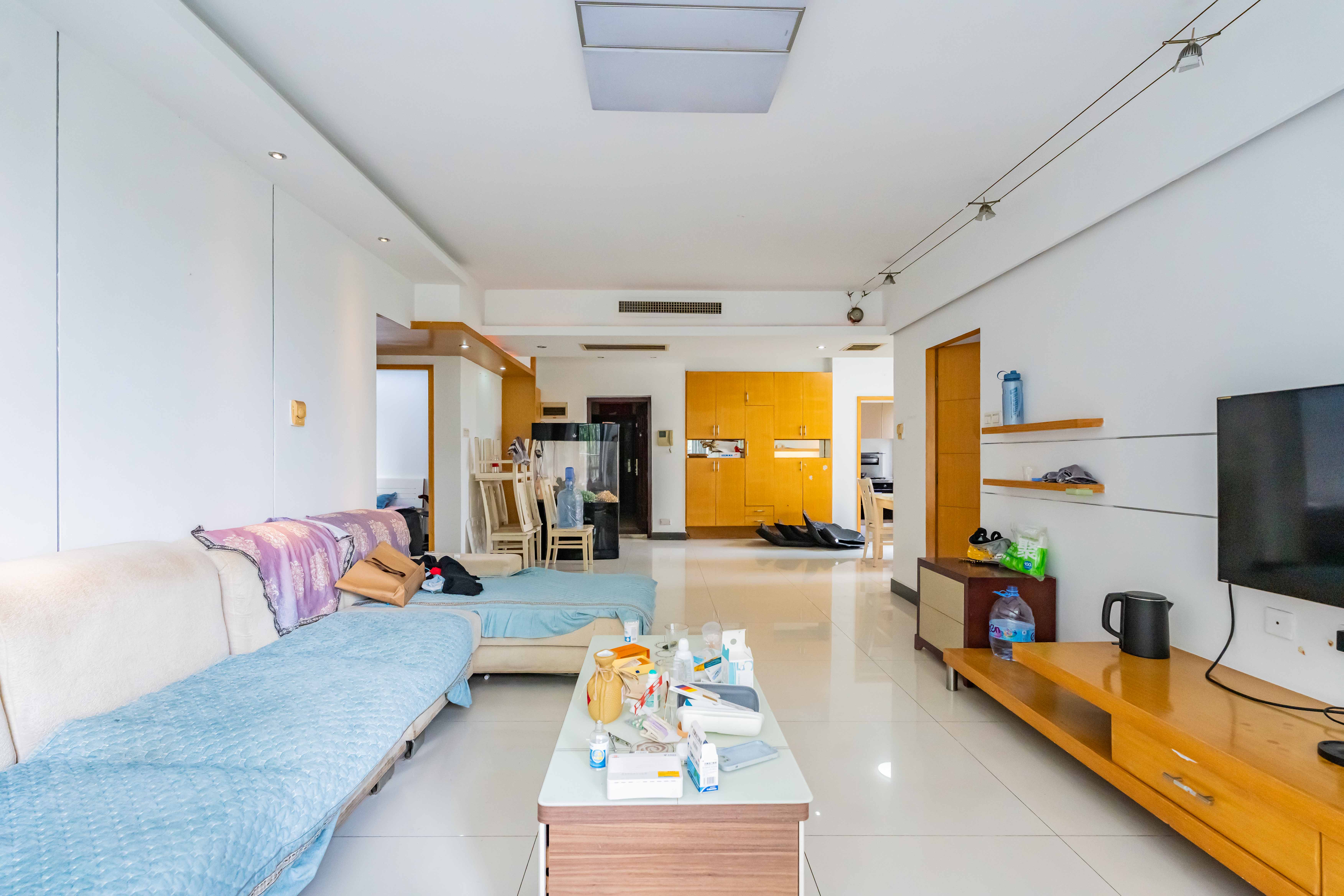 金色比华利 3室2厅2卫 80.0万 金色比华利 3室2厅2卫 80.0万客厅