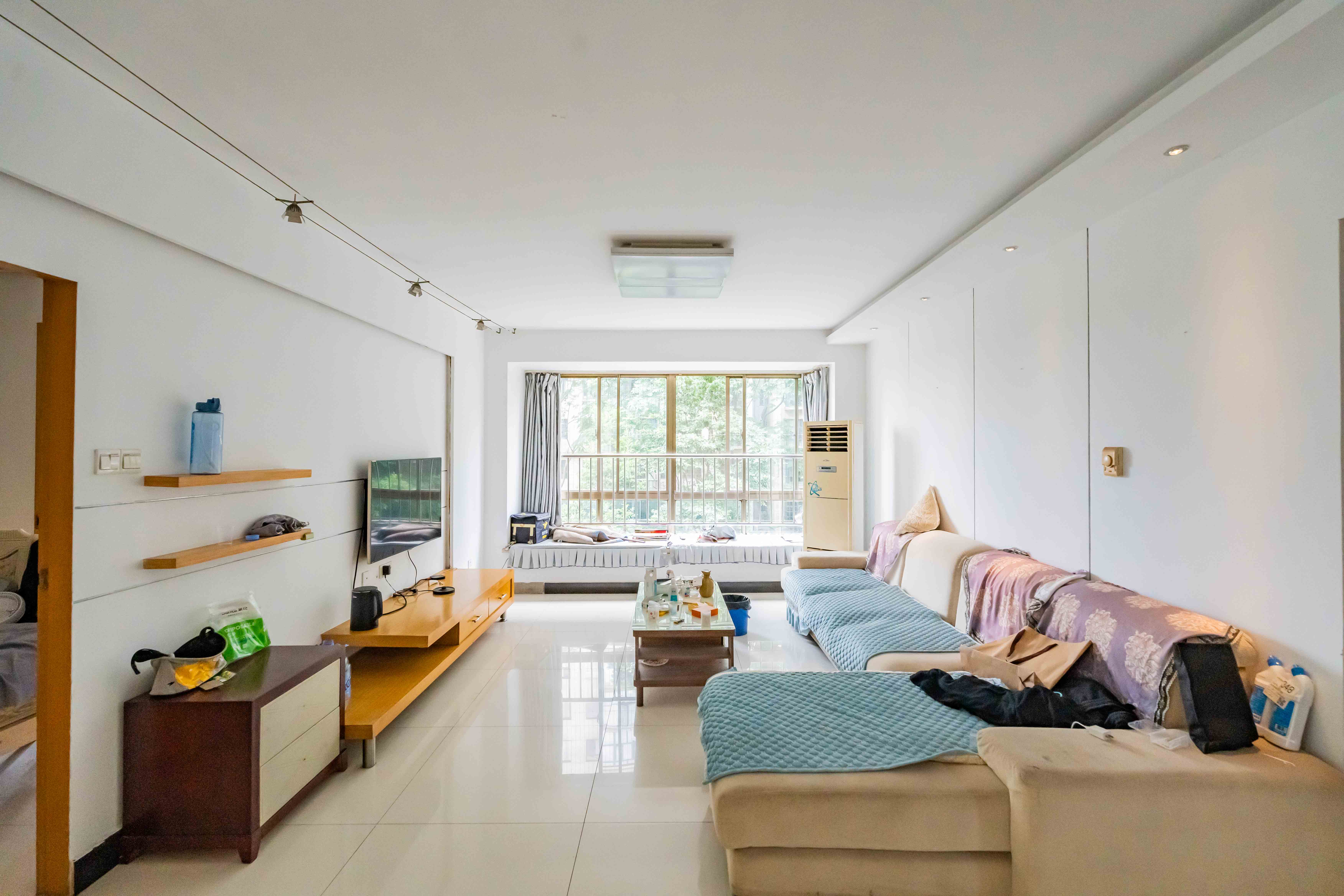 金色比华利 3室2厅2卫 80.0万 金色比华利 3室2厅2卫 80.0万客厅