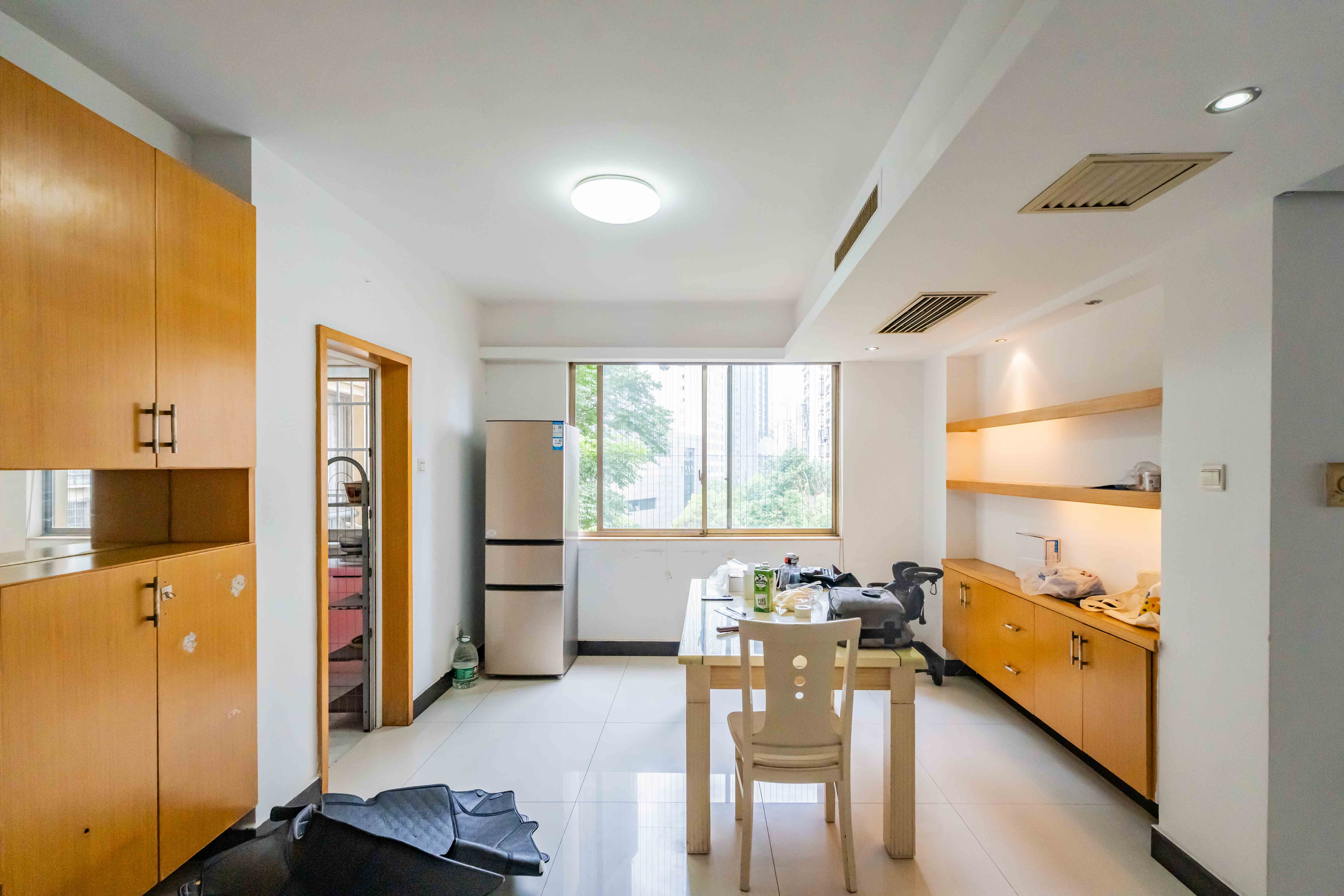 金色比华利 3室2厅2卫 80.0万 金色比华利 3室2厅2卫 80.0万客厅